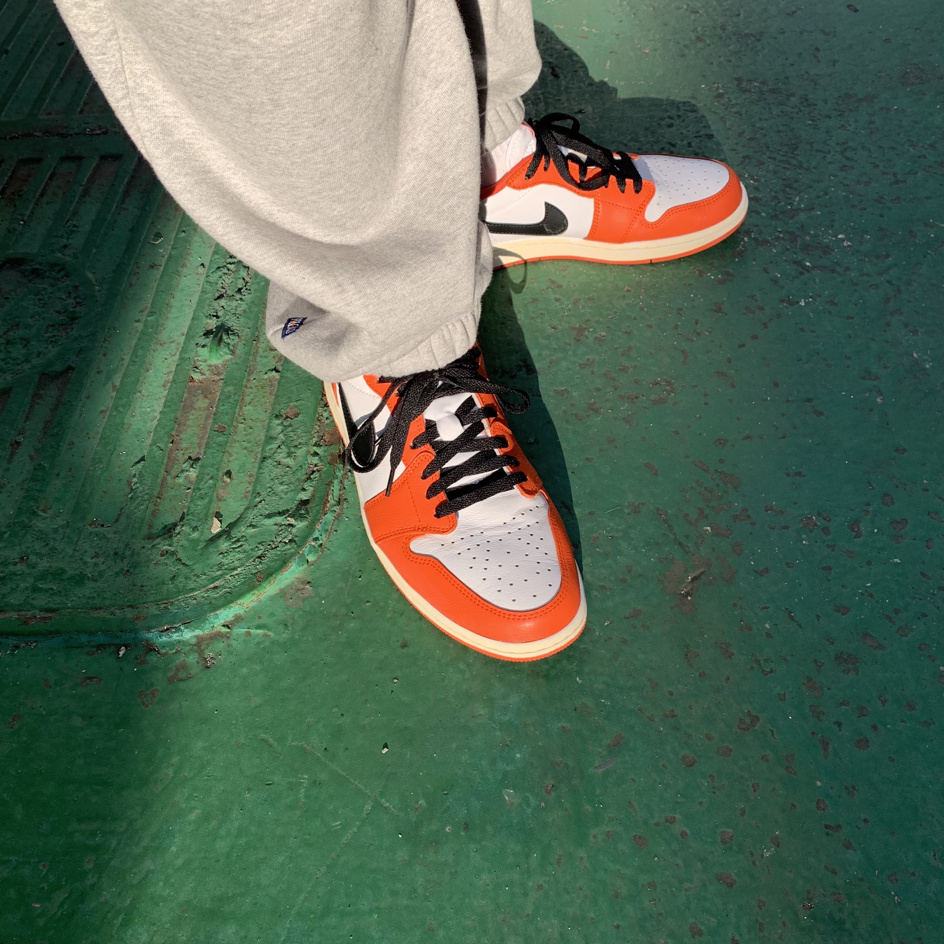 Jordan 1 Low OG Starfish 착용 스타일 - 3