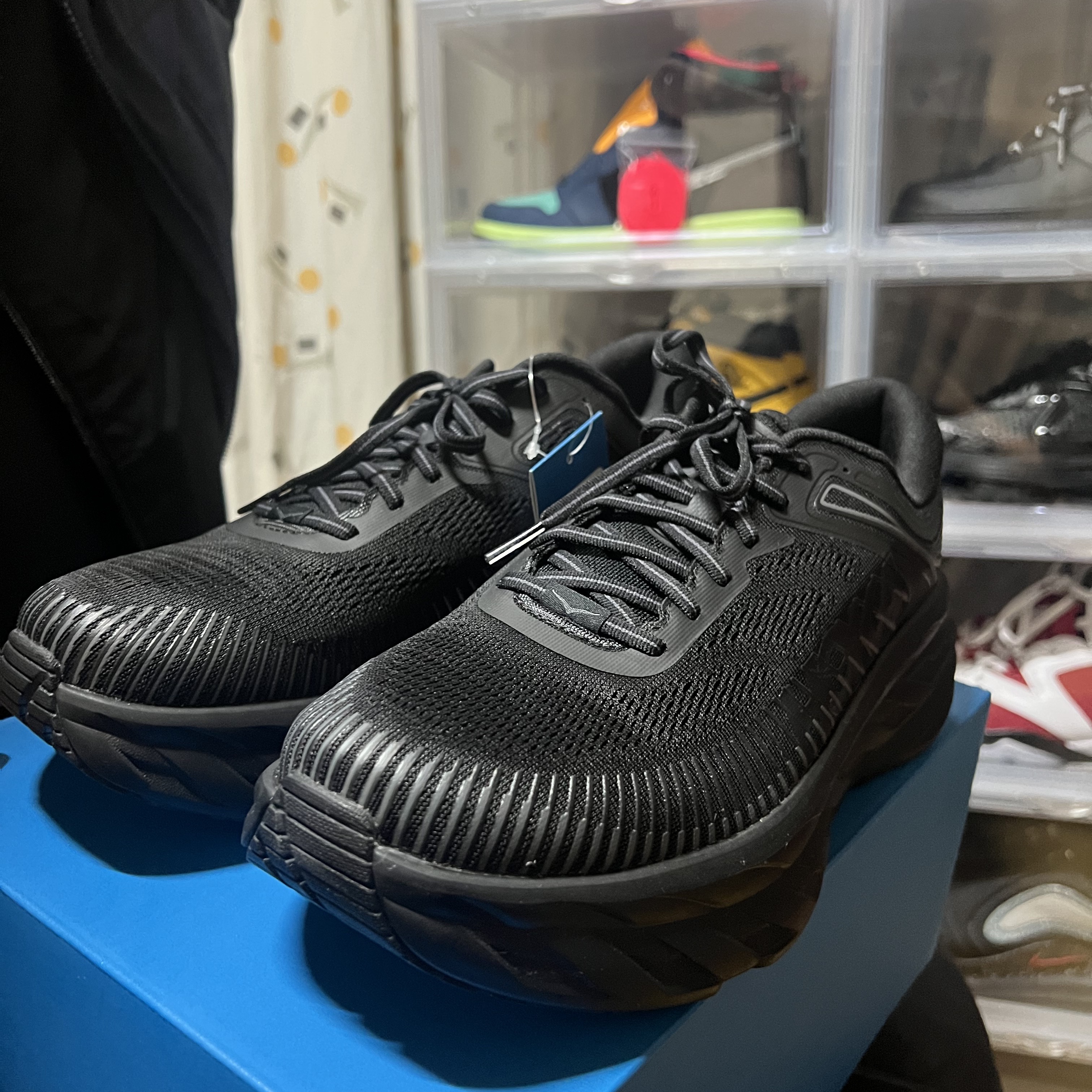 Hoka Bondi 7 Black 착용 스타일 - 1