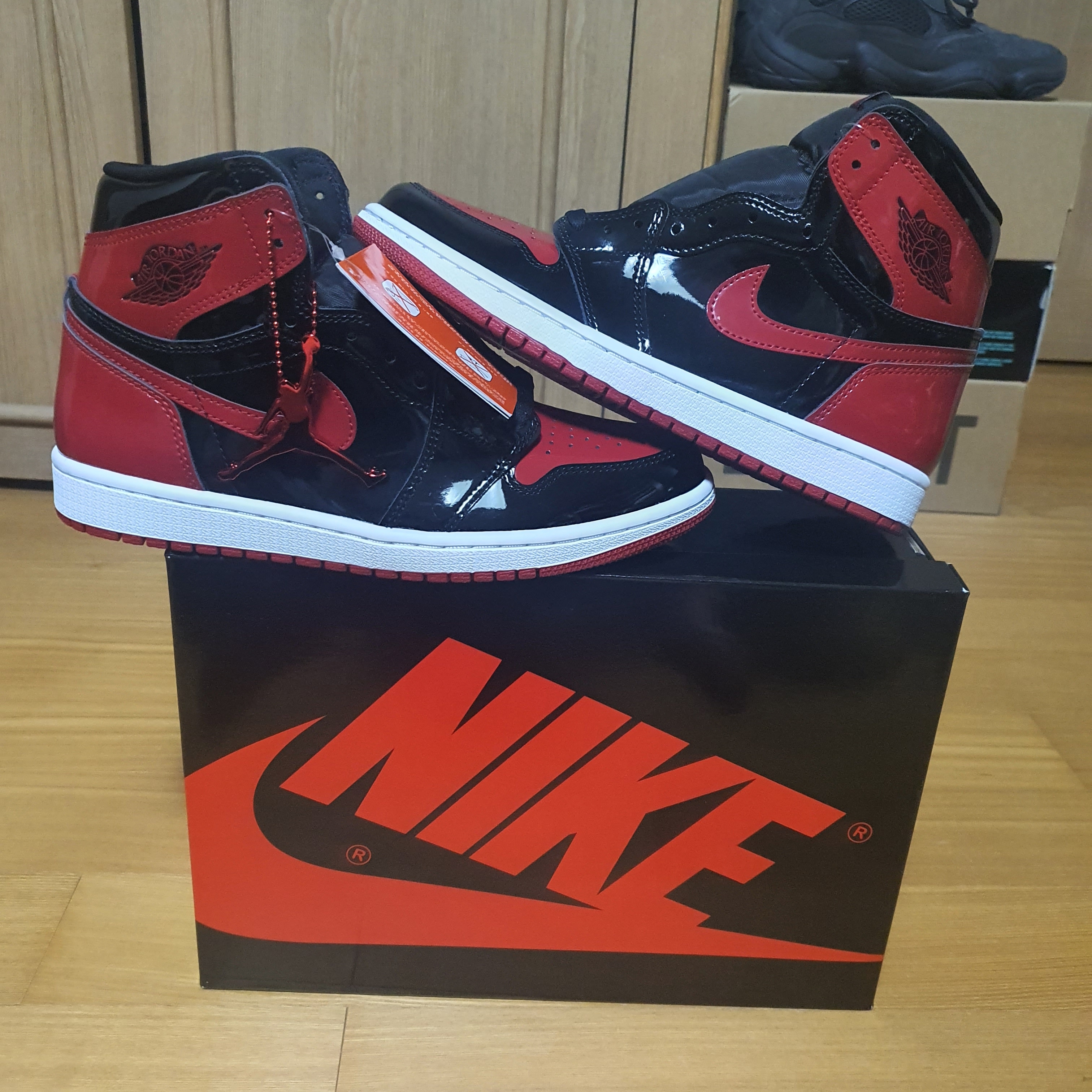 Jordan 1 Retro High OG Patent Bred 착용 스타일 - 3