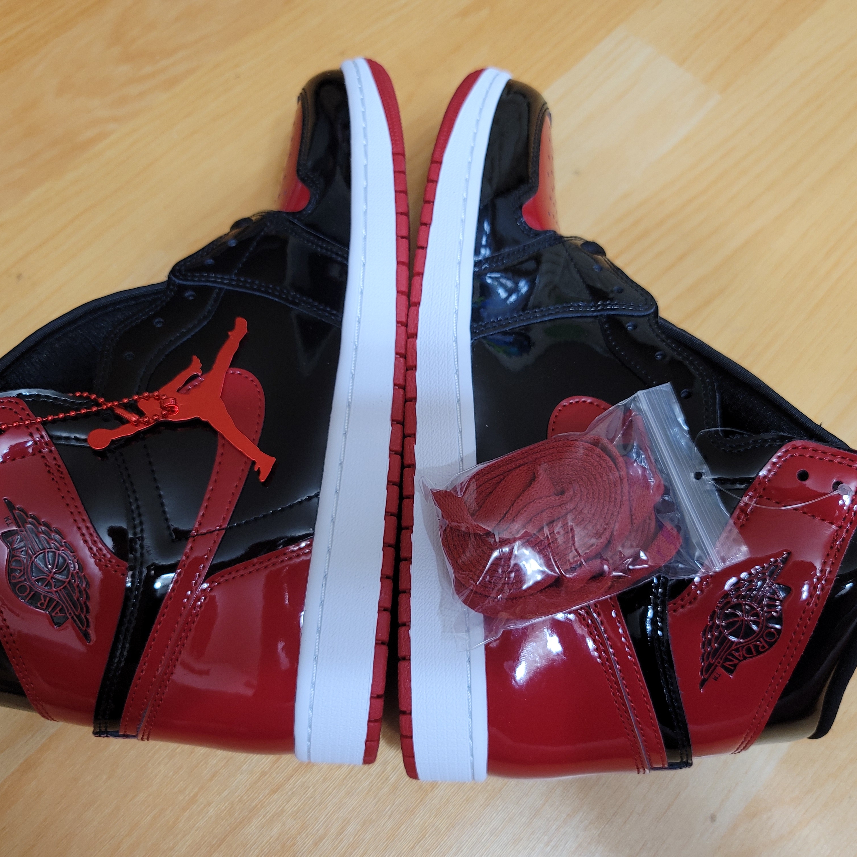 Jordan 1 Retro High OG Patent Bred 착용 스타일 - 1