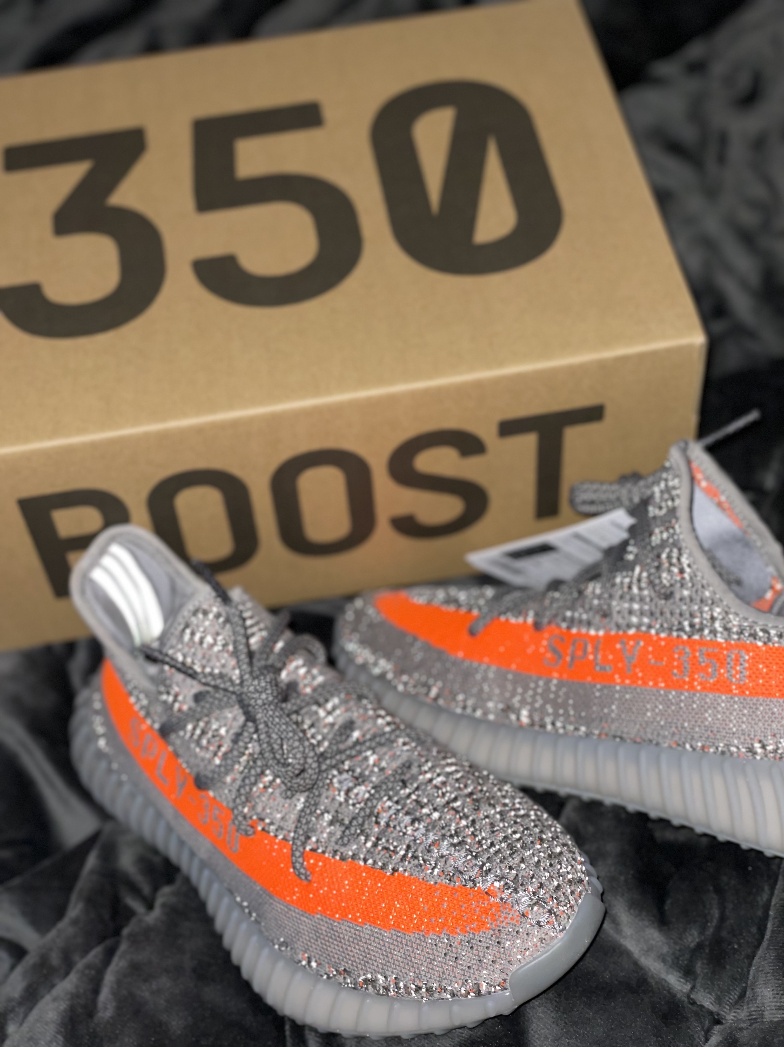 Adidas Yeezy Boost 350 V2 Beluga - Reflective 착용 스타일 - 2