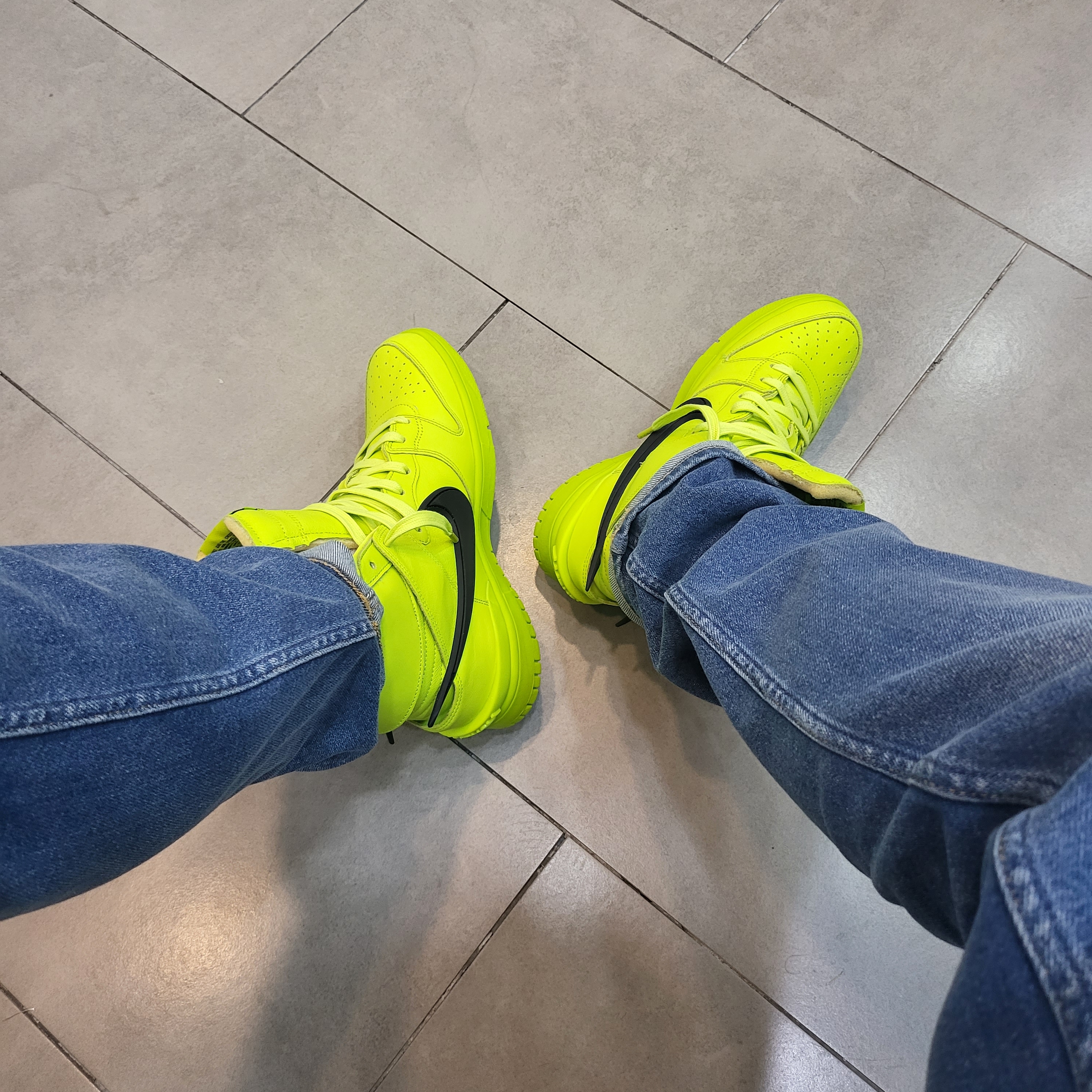 Nike x Ambush Dunk High Flash Lime 착용 스타일 - 3