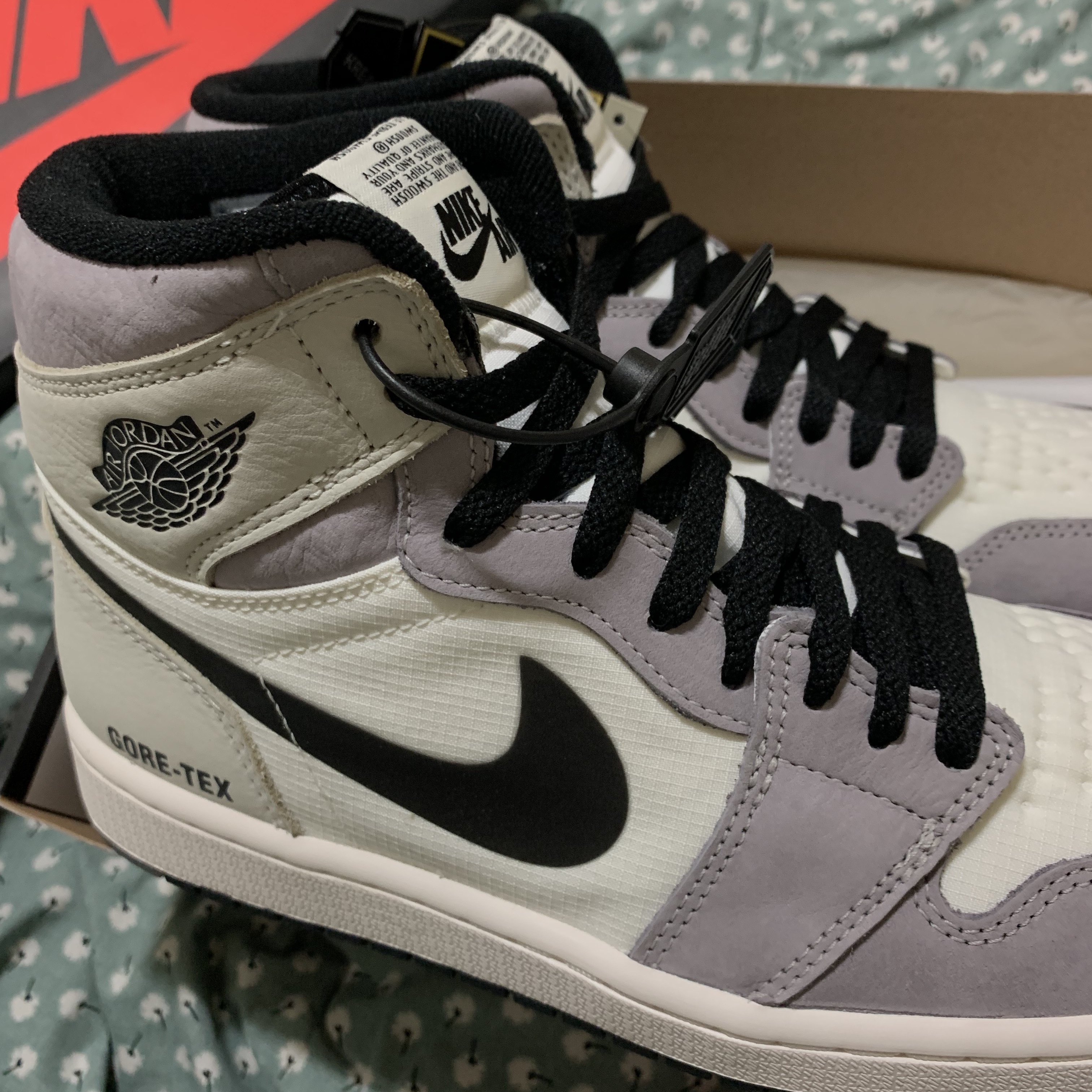 Jordan 1 Element Gore-Tex Sail 착용 스타일 - 3