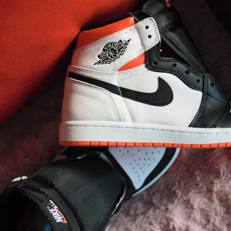 Jordan 1 Retro High OG Electro Orange 착용 스타일 - 5