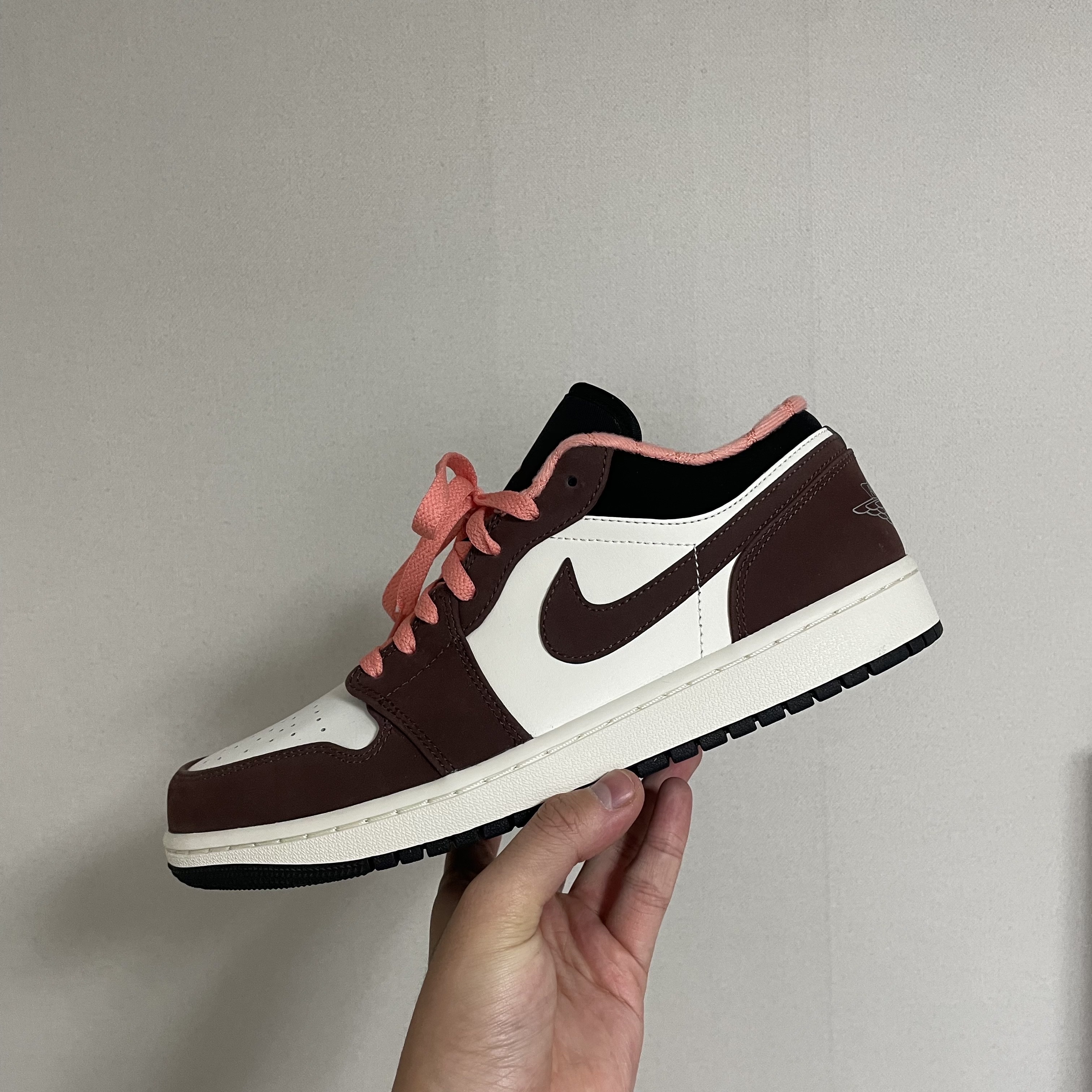 Jordan 1 Low SE Chocolate Bliss 착용 스타일 - 1