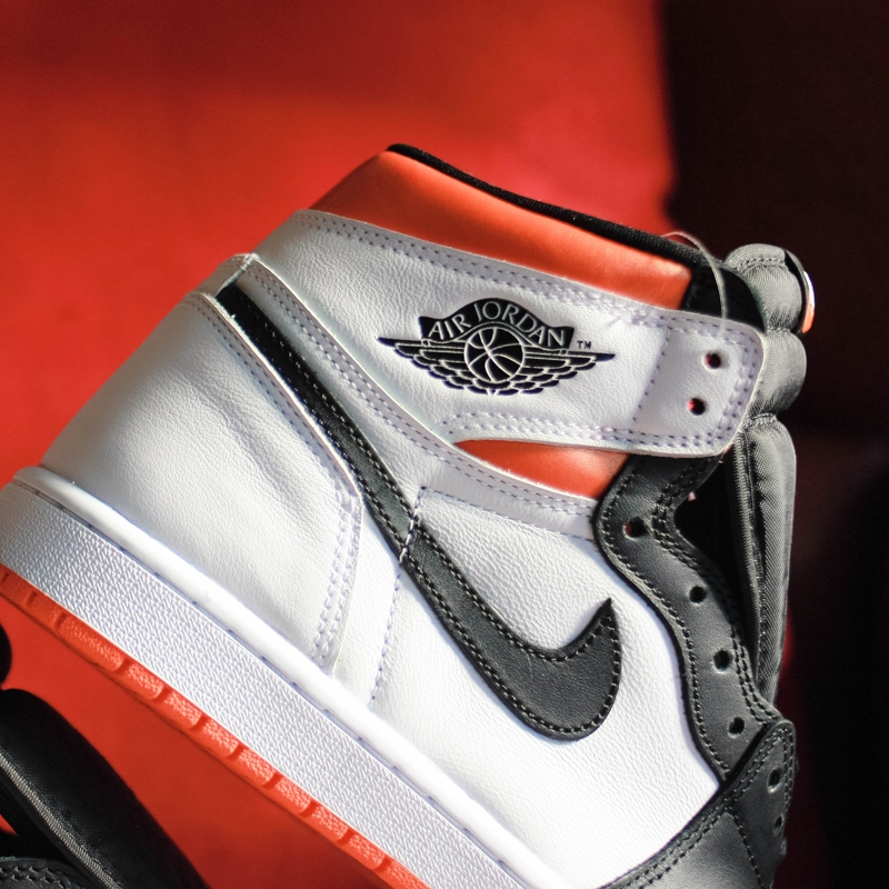 Jordan 1 Retro High OG Electro Orange 착용 스타일 - 3