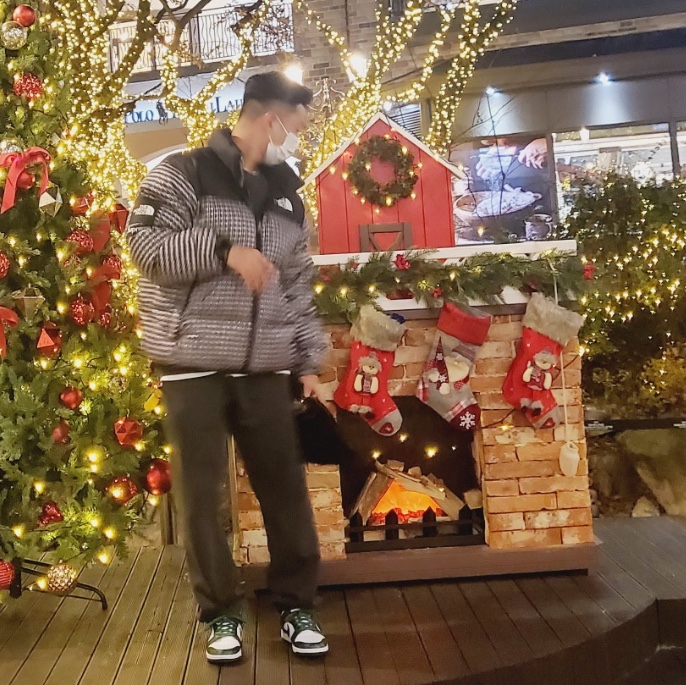 Supreme x The North Face Studded Nuptse Jacket Black - 21SS, Supreme Gore-Tex Corduroy Classic Logo 6-Panel Black - 21FW 착용 스타일 - 3