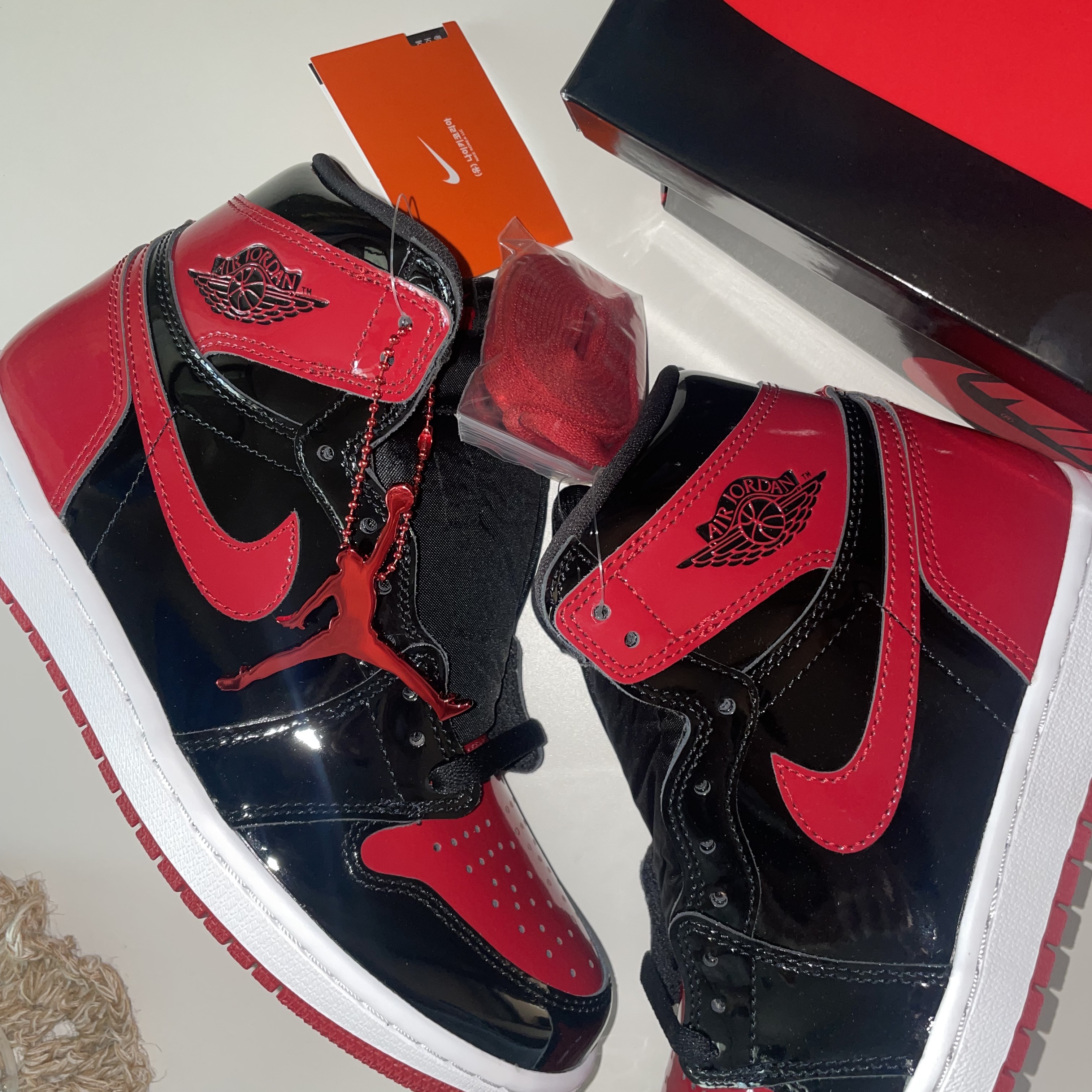 Jordan 1 Retro High OG Patent Bred 착용 스타일 - 2