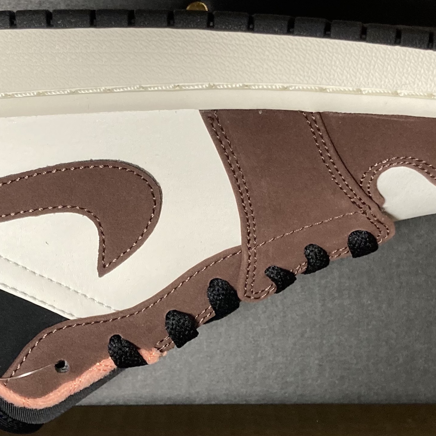 Jordan 1 Low SE Chocolate Bliss 착용 스타일