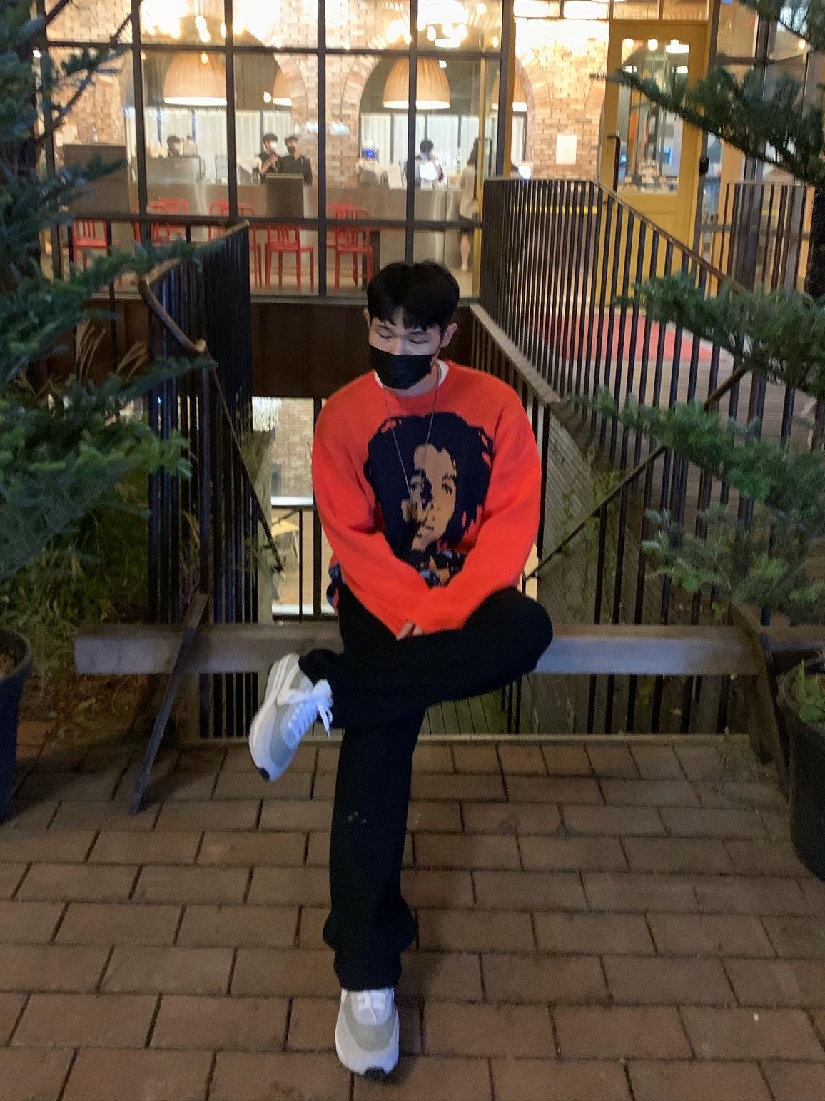 Nike x Sacai x Fragment LDWaffle Light Smoke Grey, Stussy Bob Marley Sweater Red 착용 스타일 - 2