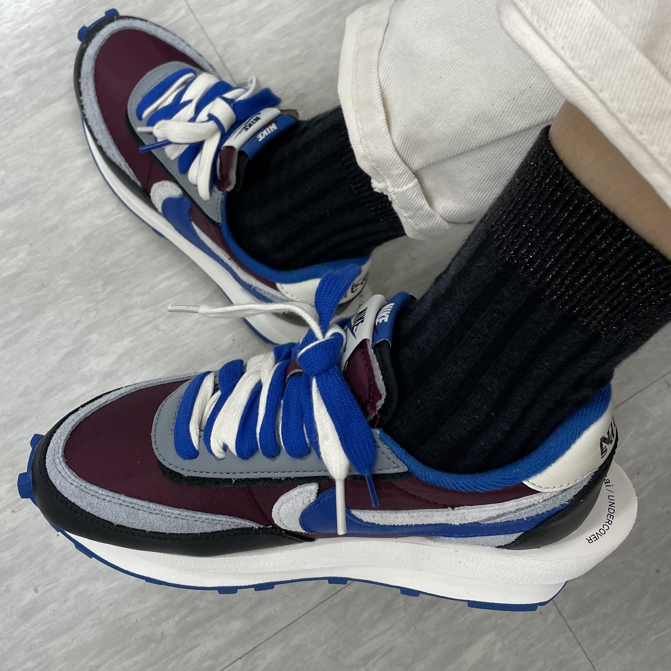 Nike x Sacai x Undercover LDWaffle Night Maroon Team Royal 착용 스타일