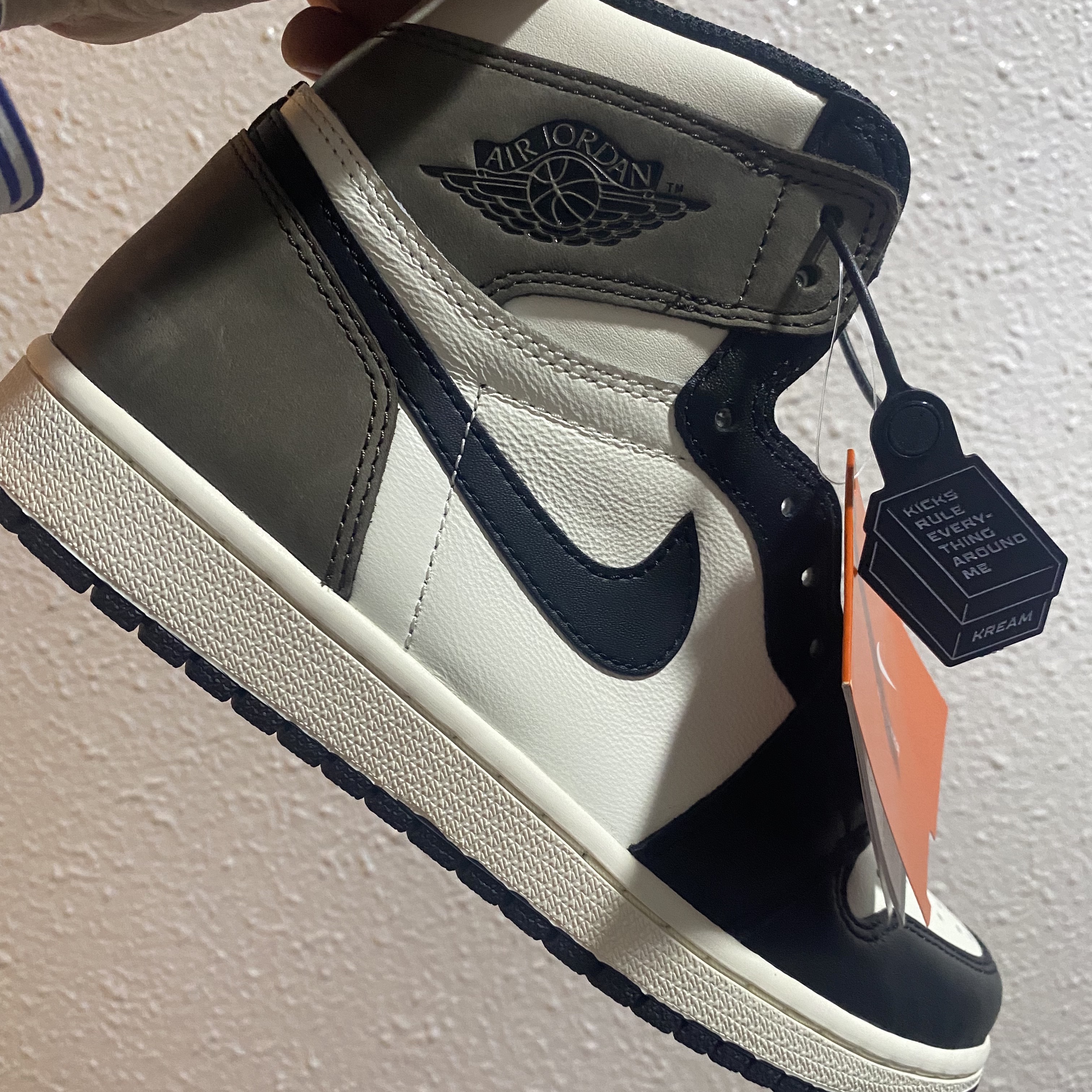 Jordan 1 Retro High OG Black Mocha 착용 스타일