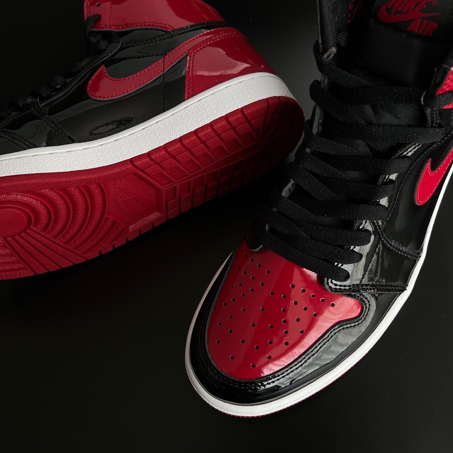 Jordan 1 Retro High OG Patent Bred 착용 스타일 - 4