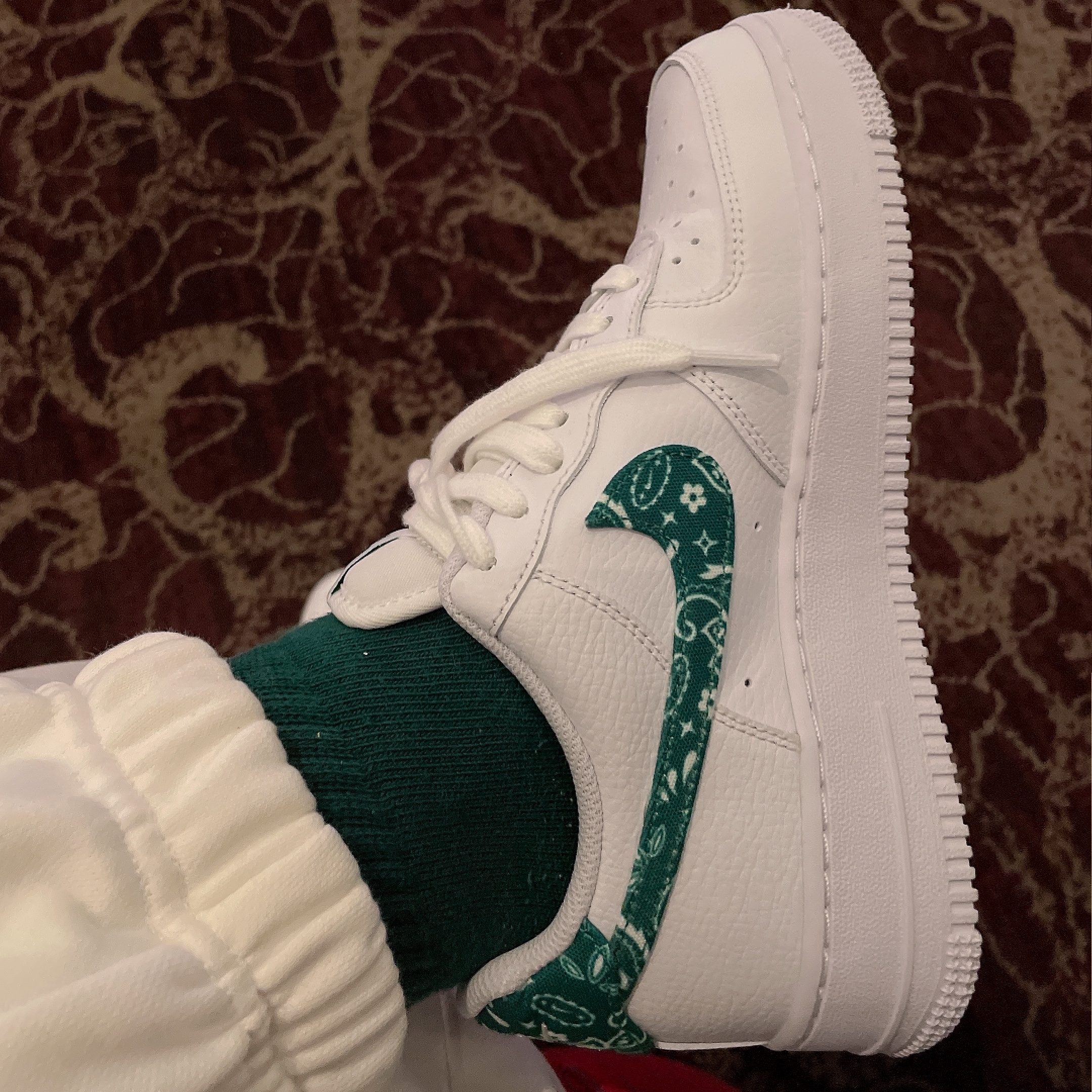 (W) Nike Air Force 1 '07 Essential Paisley Swoosh White Malachite 착용 스타일