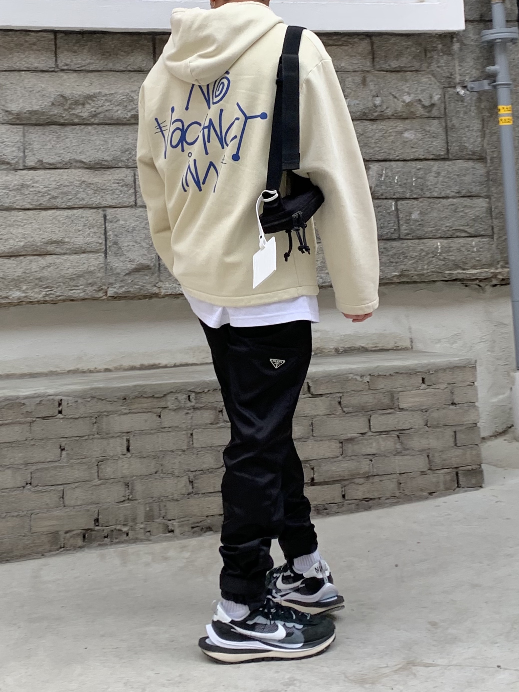 Nike x Sacai VaporWaffle Black White 착용 스타일 - 1