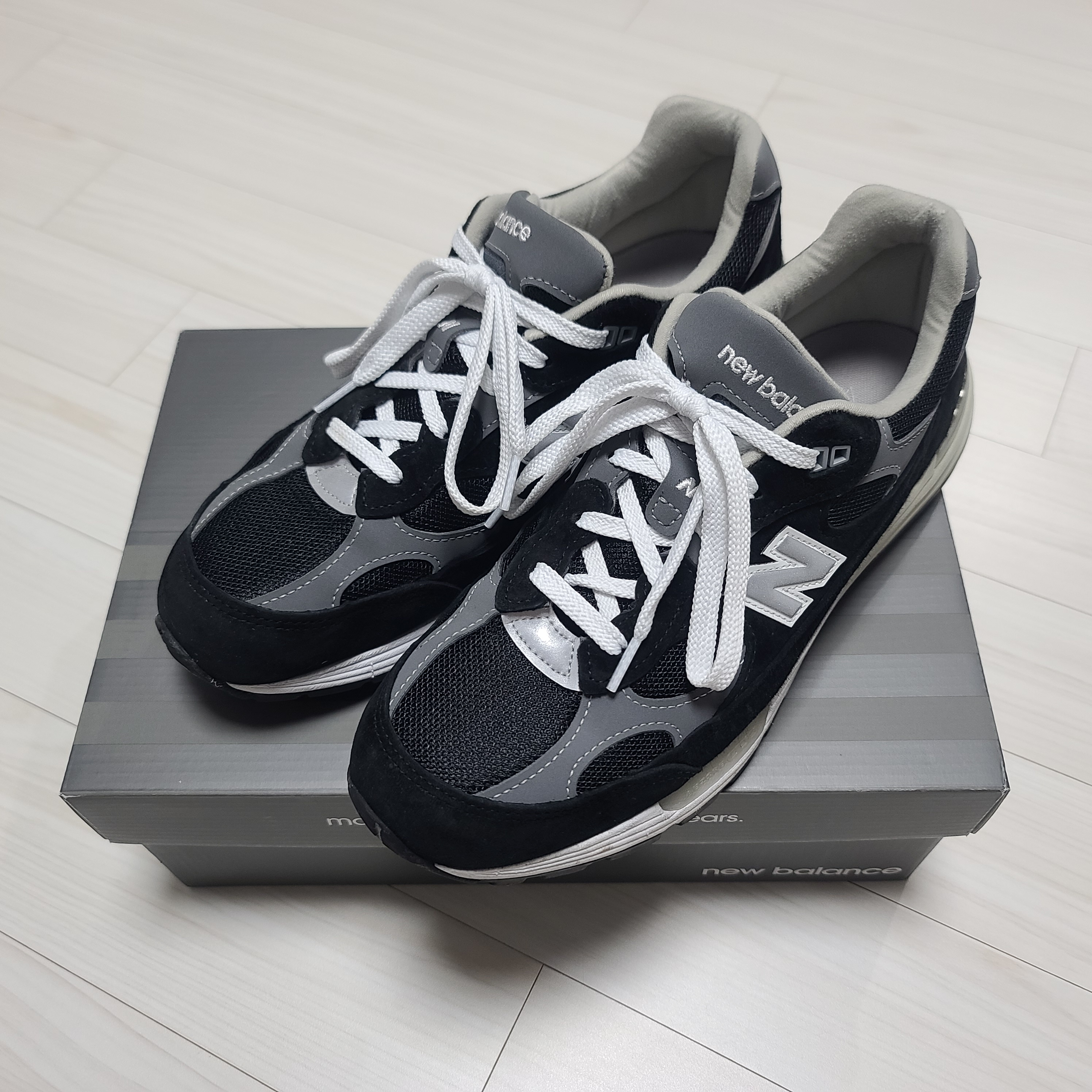 New Balance 992 Made in USA Black Grey 착용 스타일