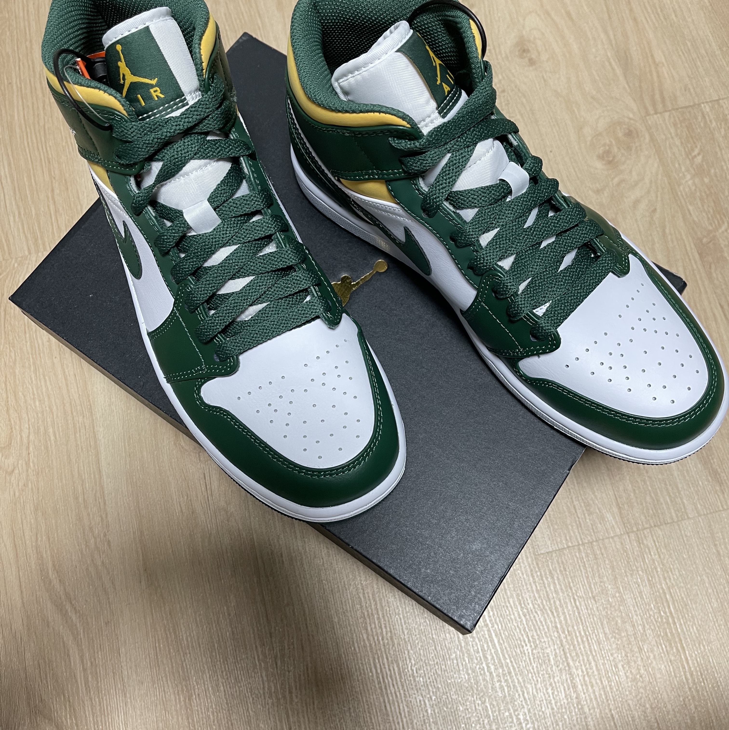 Jordan 1 Mid Sonics 2021 착용 스타일 - 1