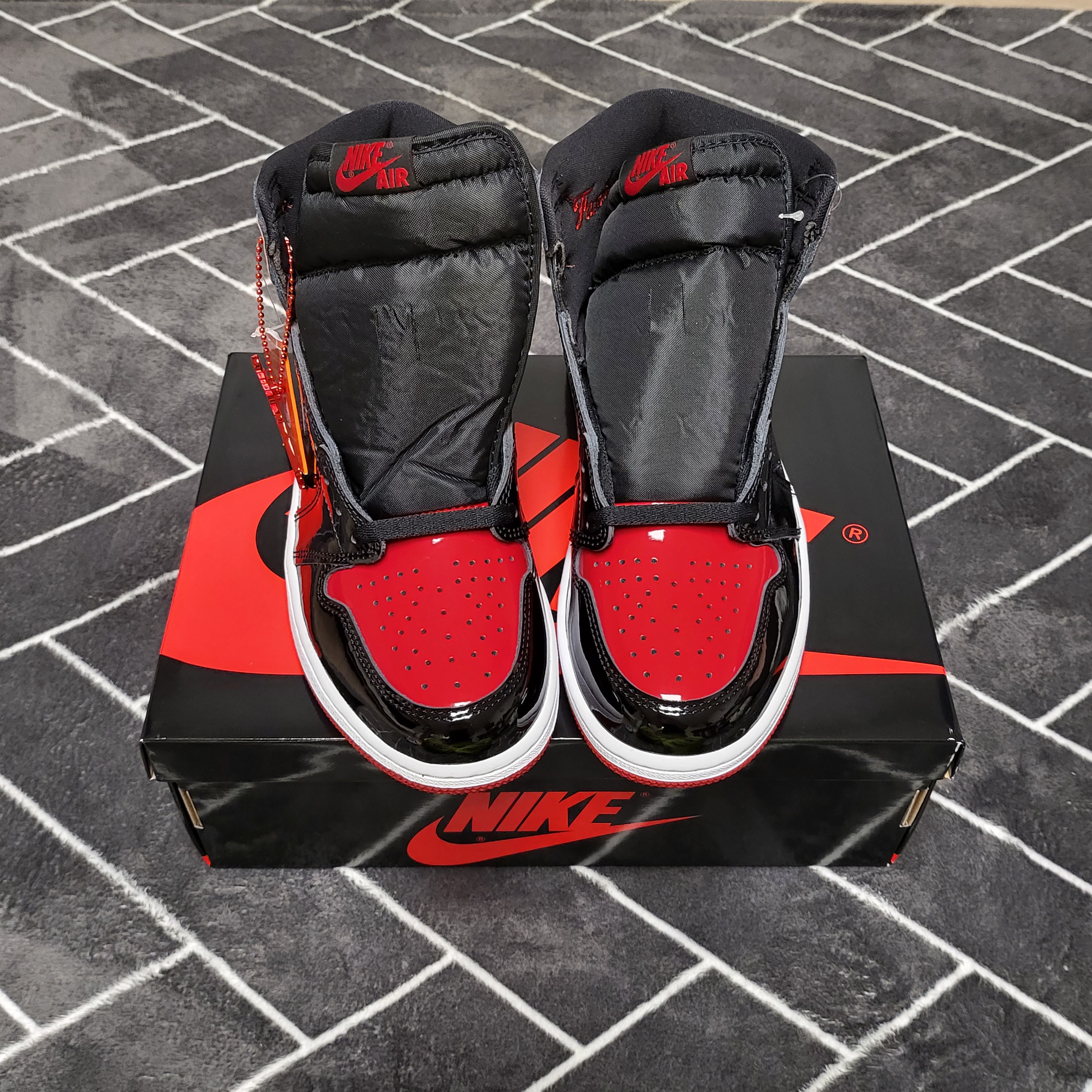 Jordan 1 Retro High OG Patent Bred 착용 스타일 - 5