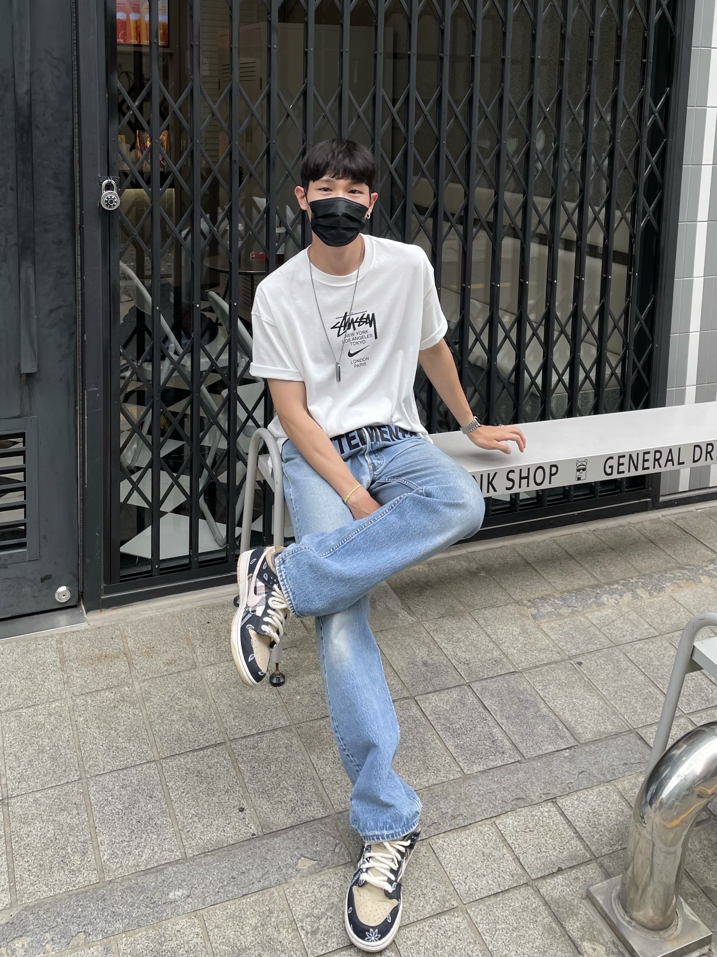 Nike x Travis Scott SB Dunk Low, Nike x Stussy WT T-Shirt White - US/EU 착용 스타일
