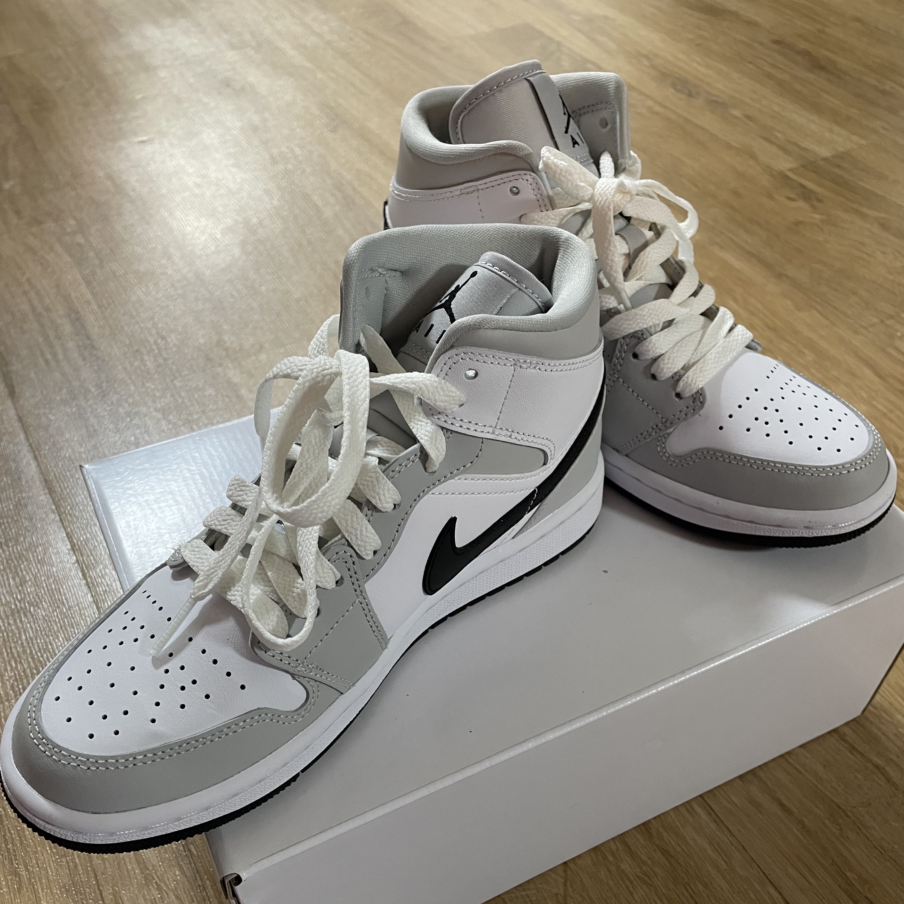 (W) Jordan 1 Mid Grey Fog 착용 스타일 - 2