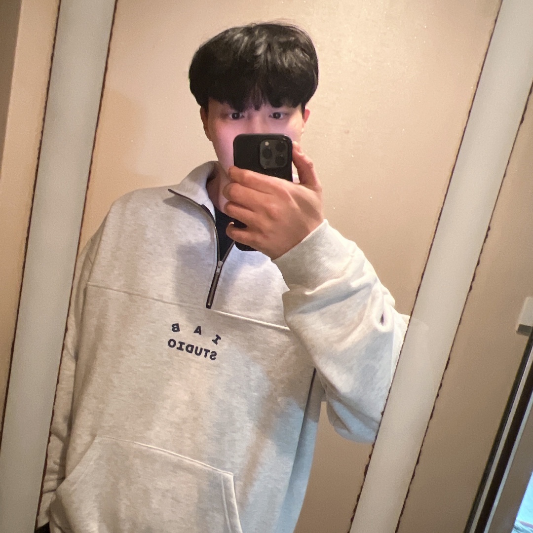 IAB Studio Half Zip Pullover Light Gray 착용 스타일