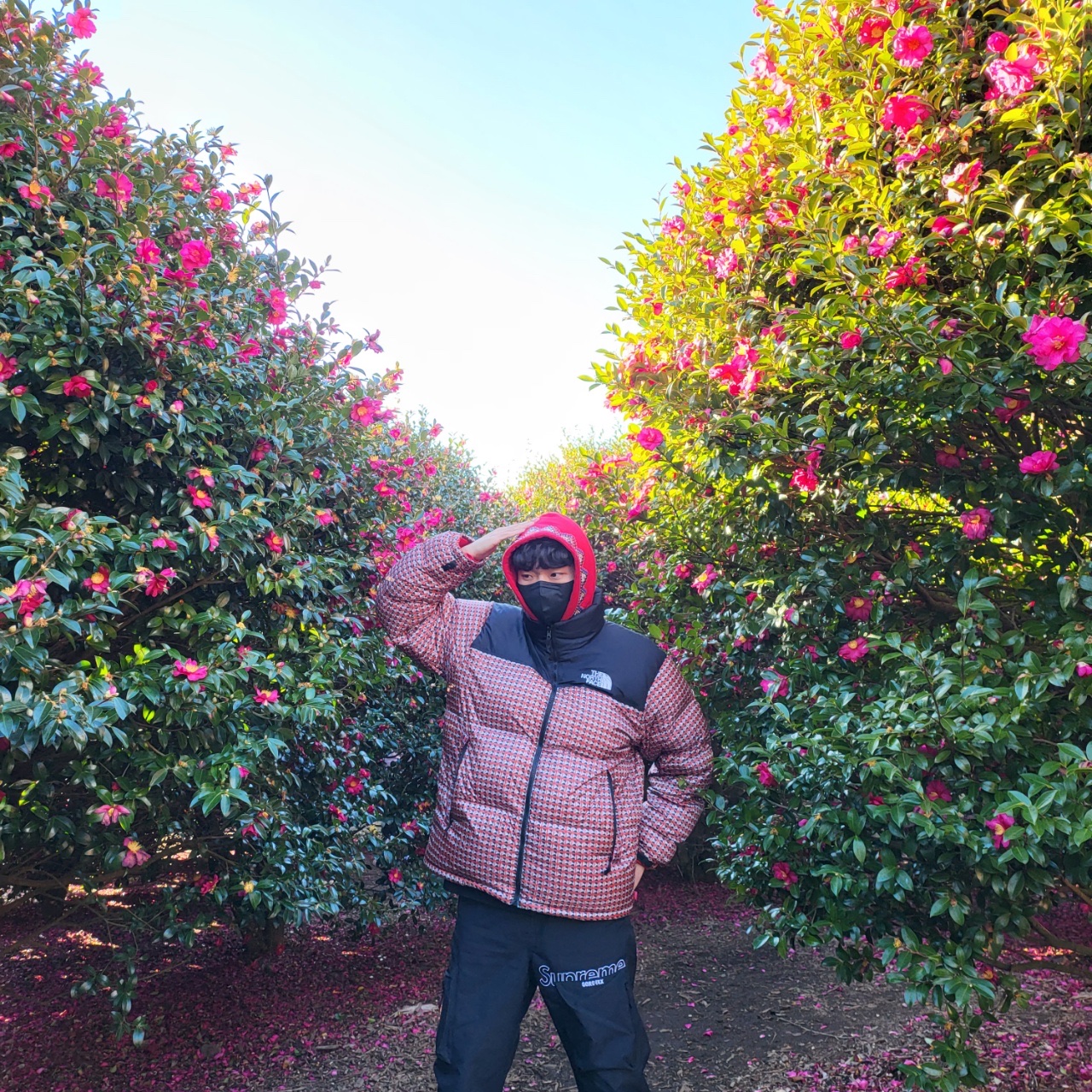 Supreme x The North Face Studded Nuptse Jacket Red - 21SS, Supreme Gore-Tex Tech Pants Black - 21FW 착용 스타일