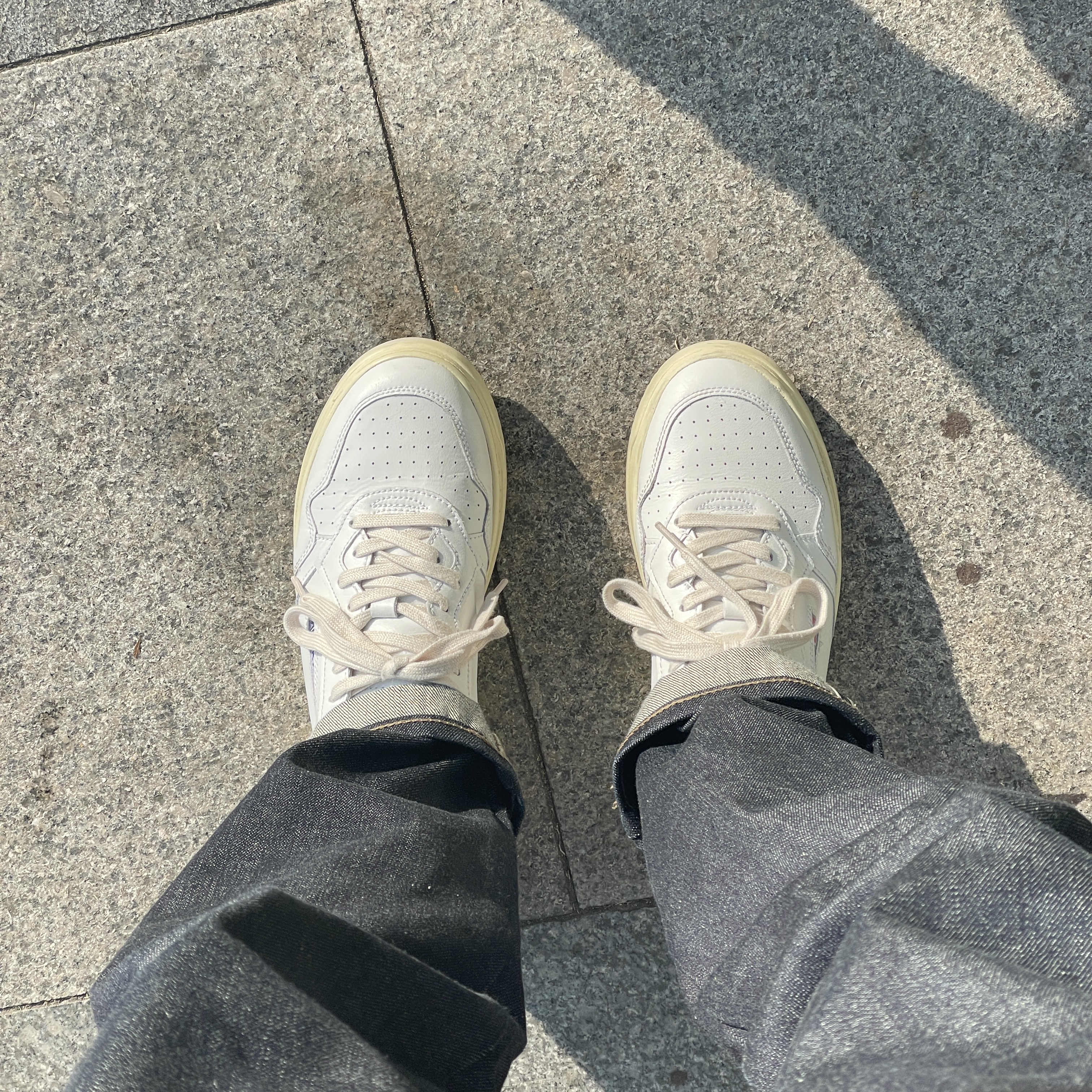 Autry Medalist Low Leather Sneakers White 착용 스타일