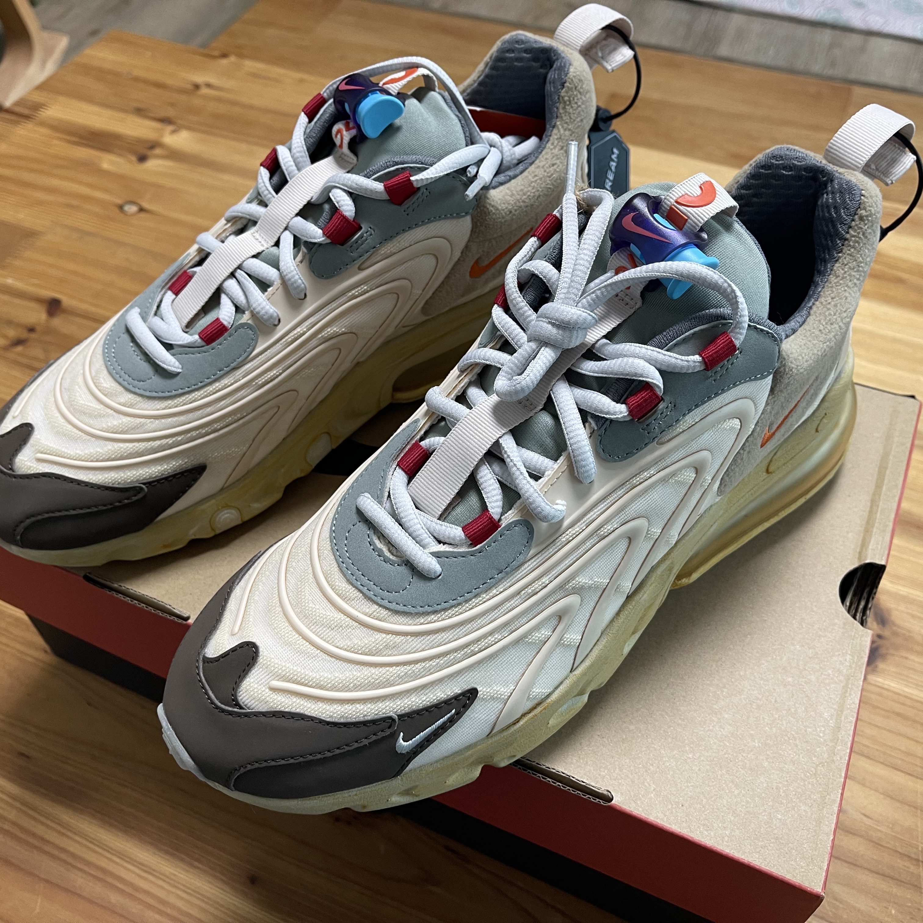 Nike x Travis Scott Air Max 270 React Cactus Trails 착용 스타일 - 1