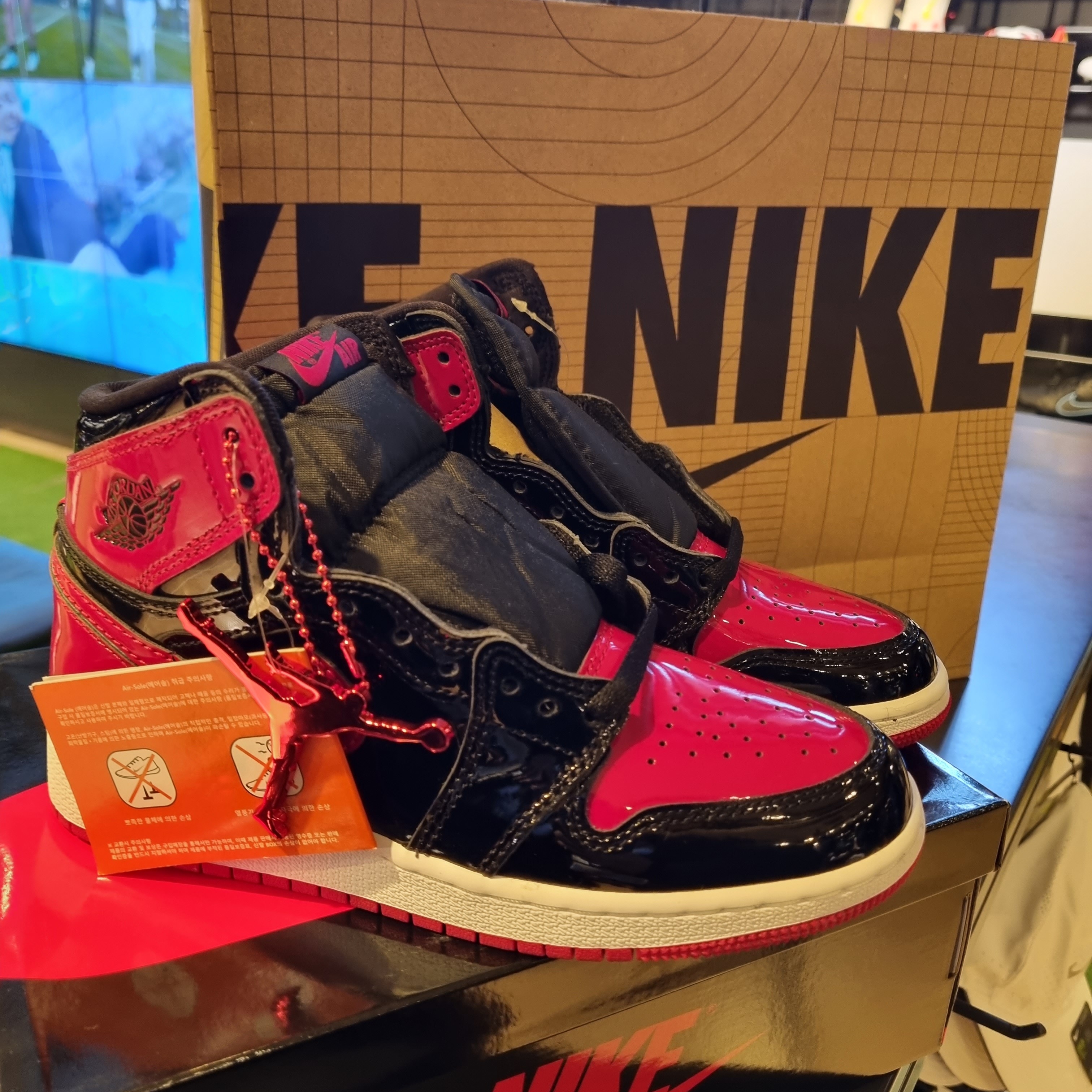(GS) Jordan 1 Retro High OG Patent Bred 착용 스타일 - 2