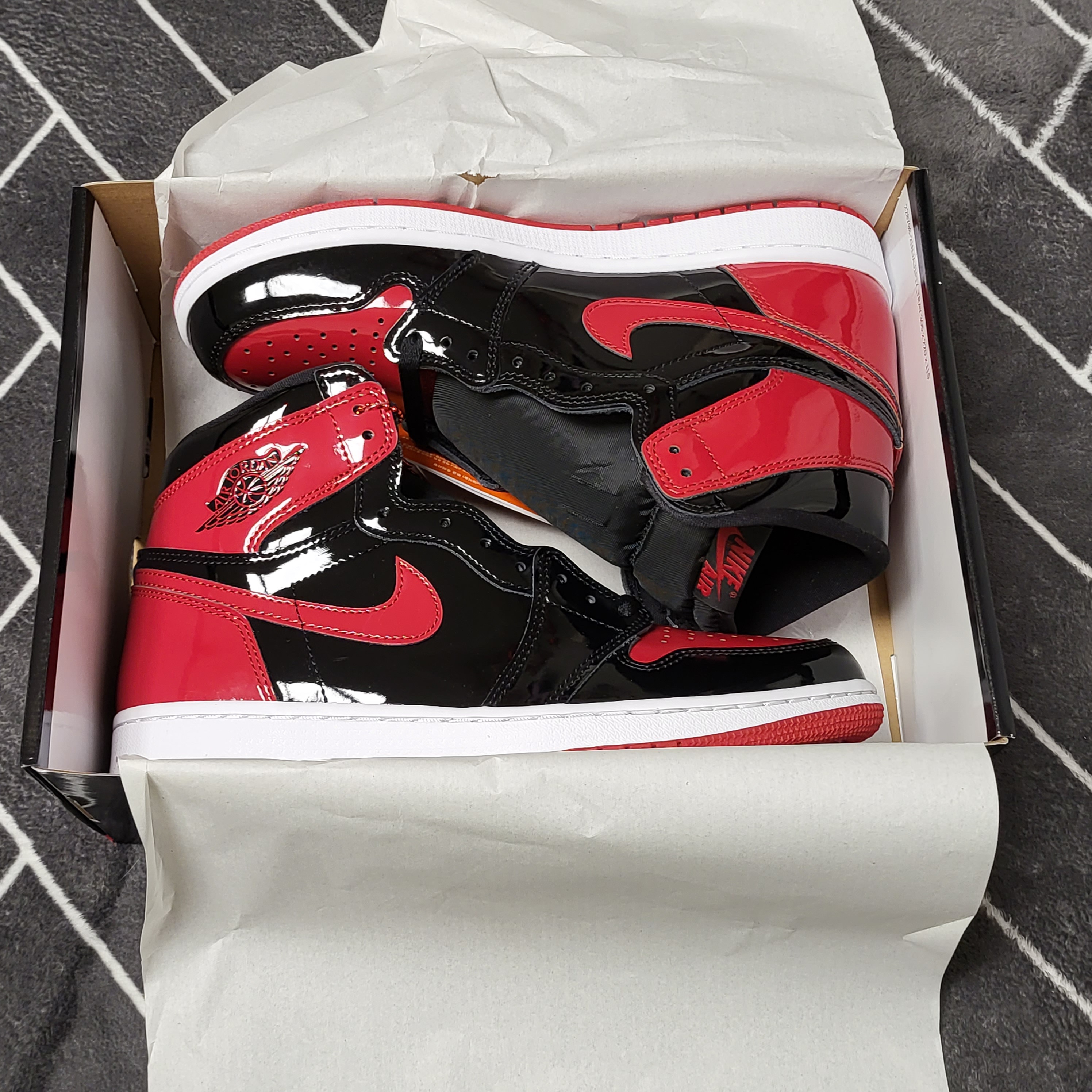 Jordan 1 Retro High OG Patent Bred 착용 스타일 - 1