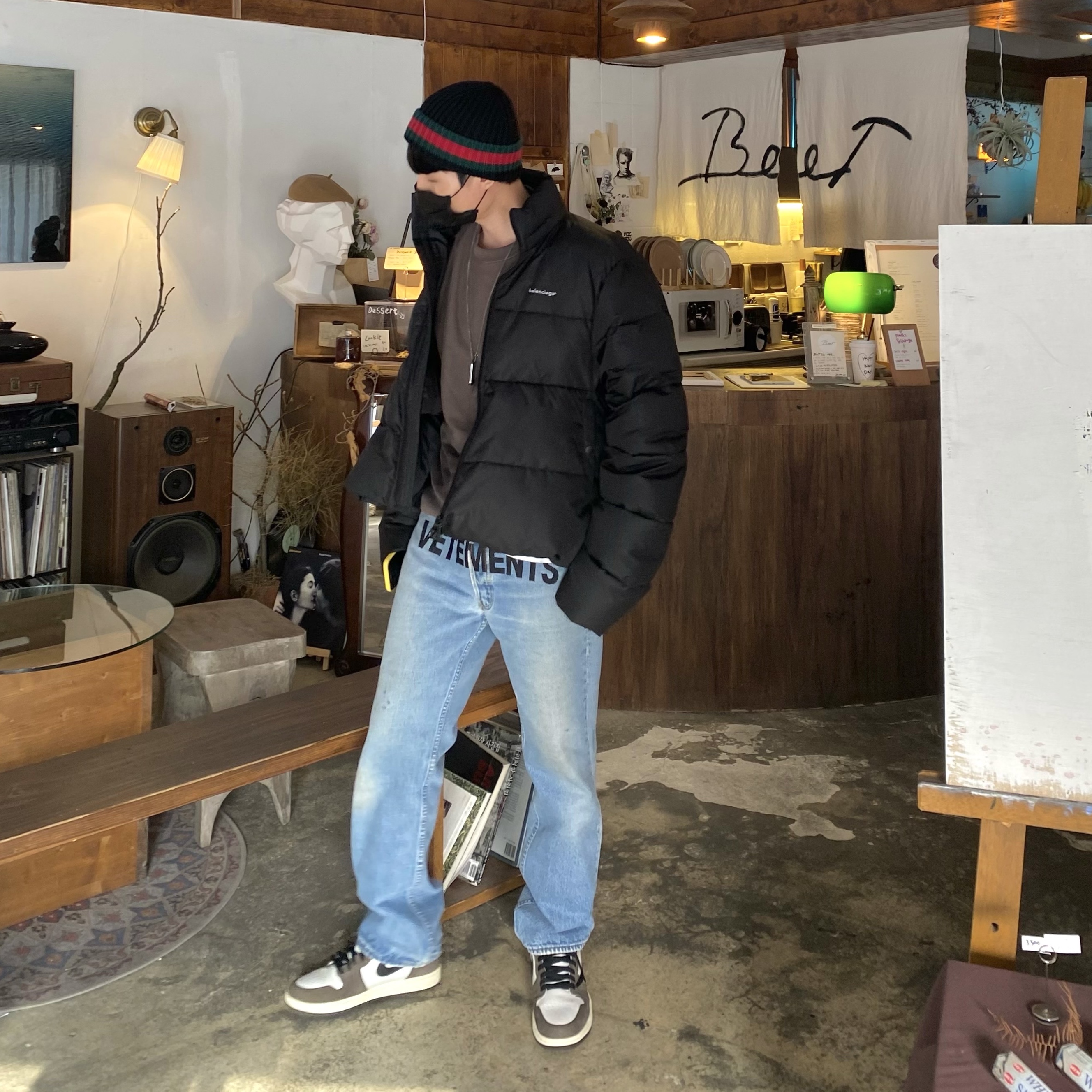 Jordan 1 x Travis Scott Retro High OG SP Mocha 착용 스타일 - 1