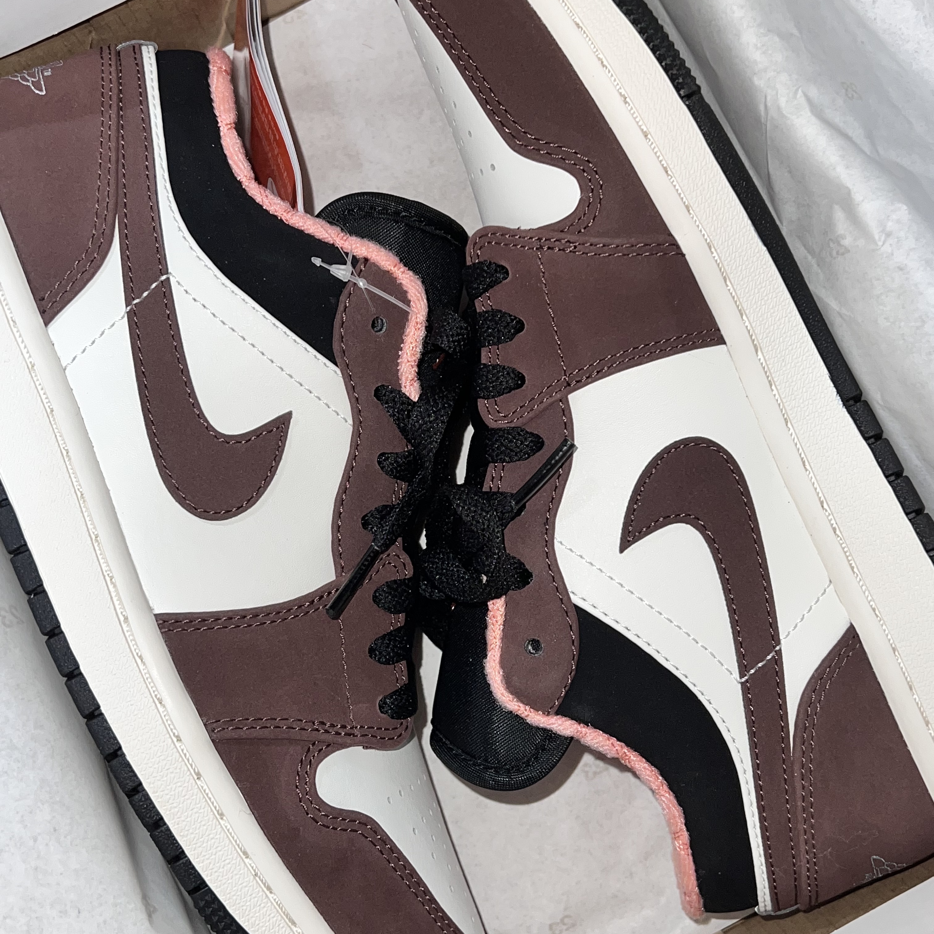 Jordan 1 Low SE Chocolate Bliss 착용 스타일 - 1