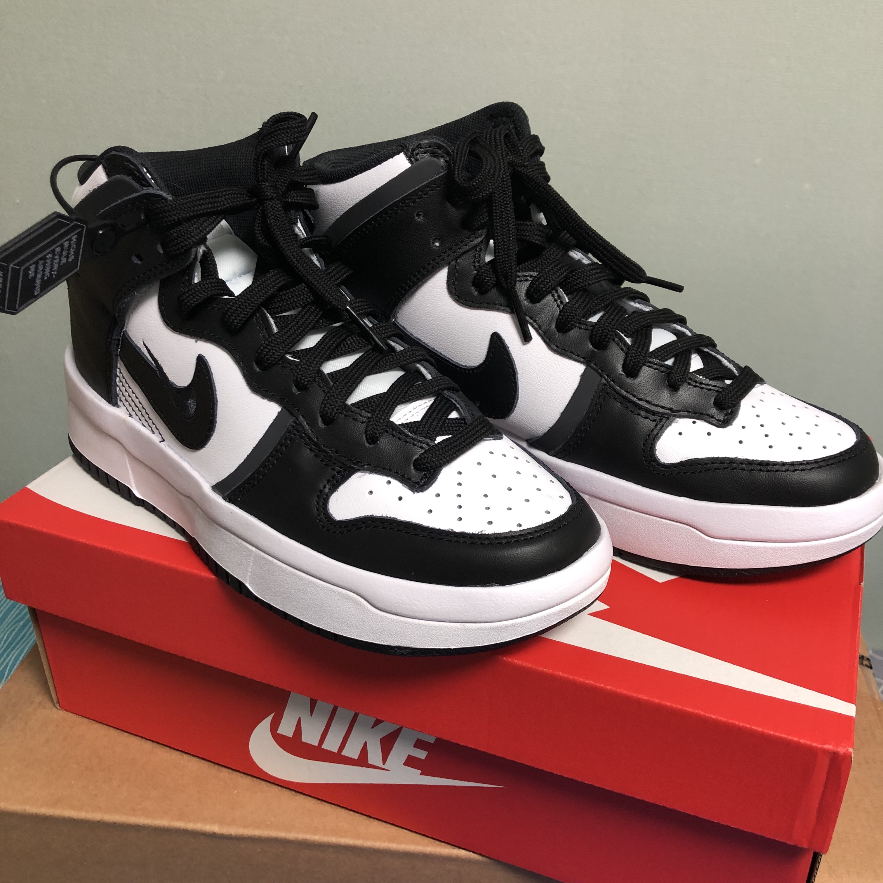 (W) Nike Dunk High Up Black and White 착용 스타일 - 2