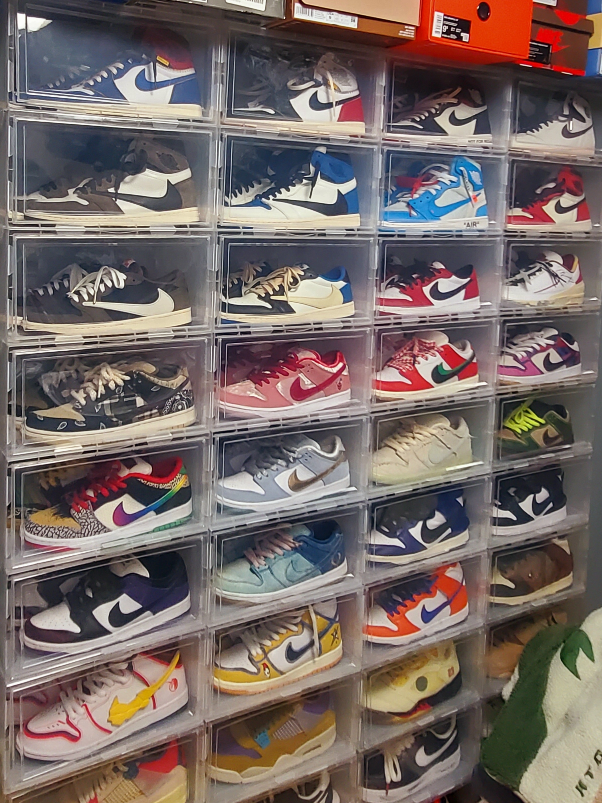Jordan 1 x Travis Scott x Fragment Retro Low OG SP Military Blue, Jordan 1 x Travis Scott Retro High OG SP Mocha 착용 스타일 - 1