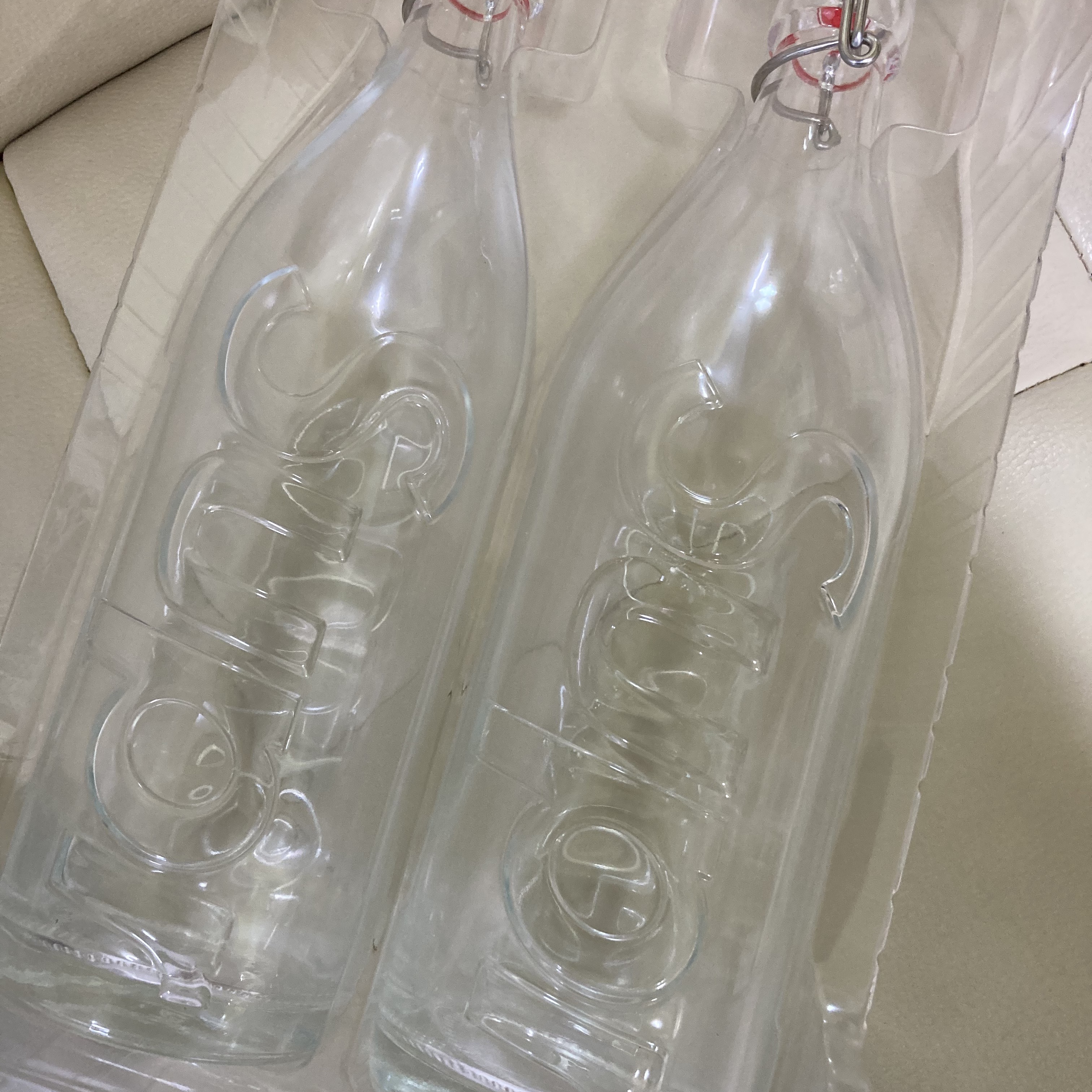 Supreme Swing Top 1.0L Bottle Clear (Set of 2) 착용 스타일 - 1