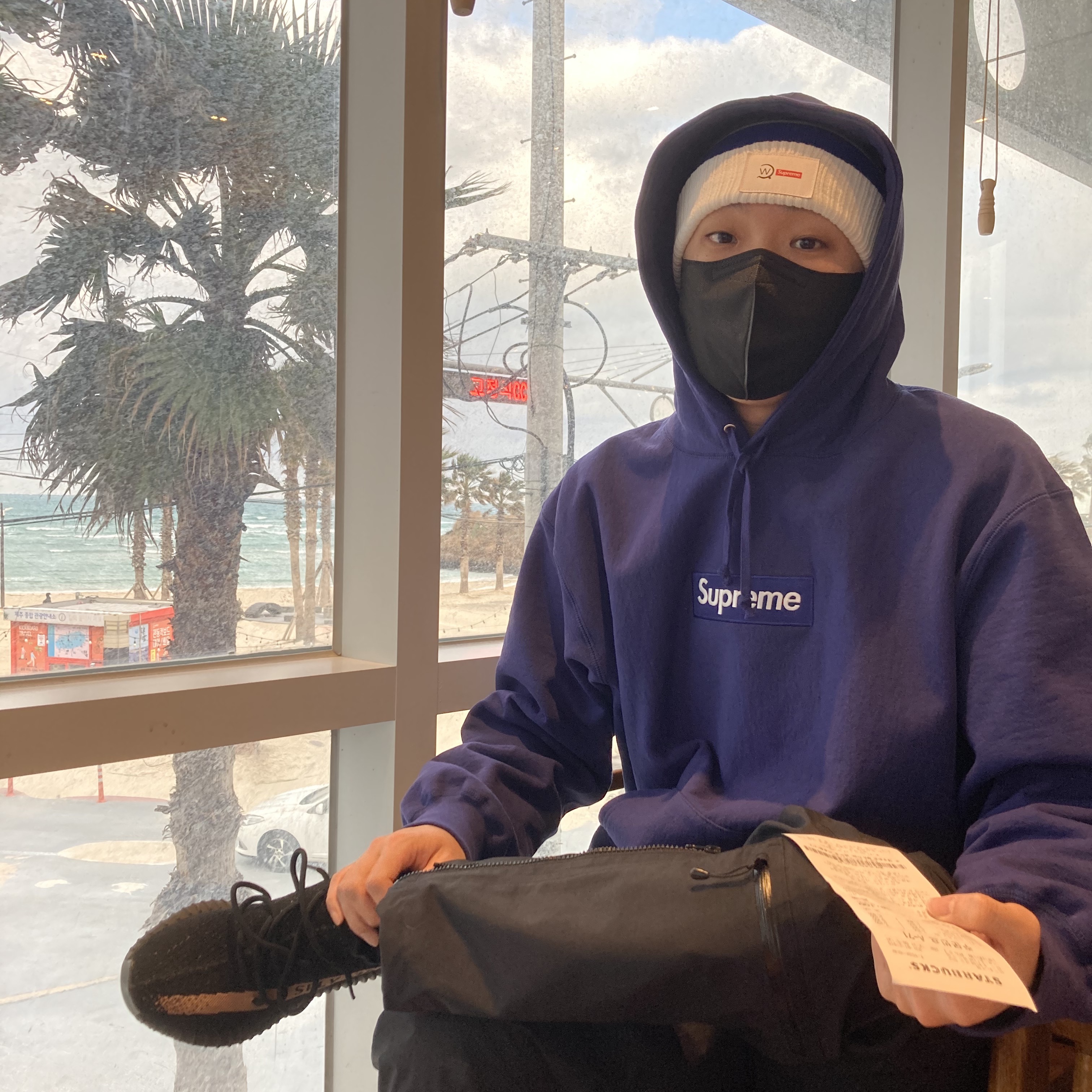 Supreme Box Logo Hooded Sweatshirt Washed Navy - 21FW, Supreme x WTAPS Beanie Blue - 21FW 착용 스타일