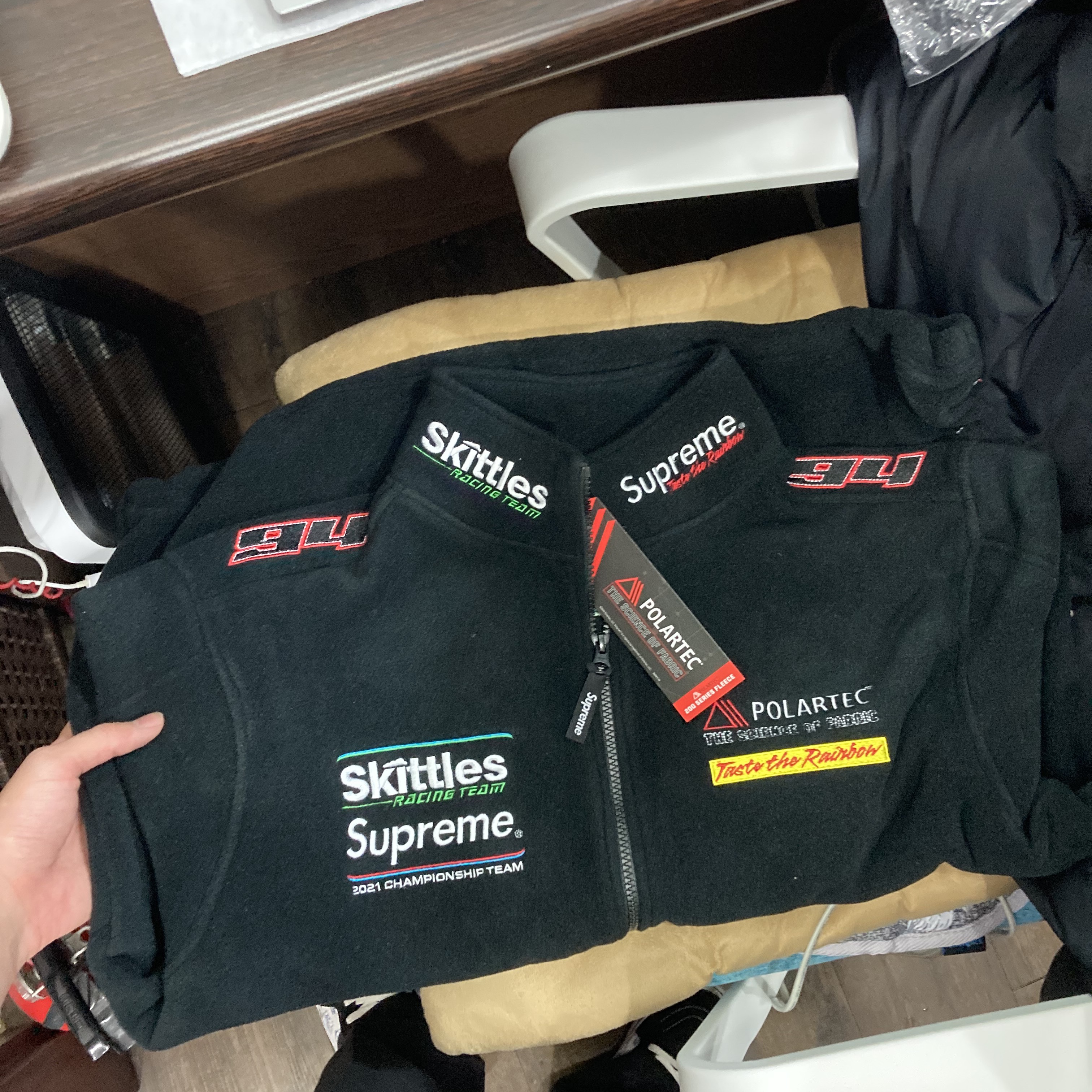 Supreme x Skittles Polartec Jacket Black - 21FW 착용 스타일 - 1