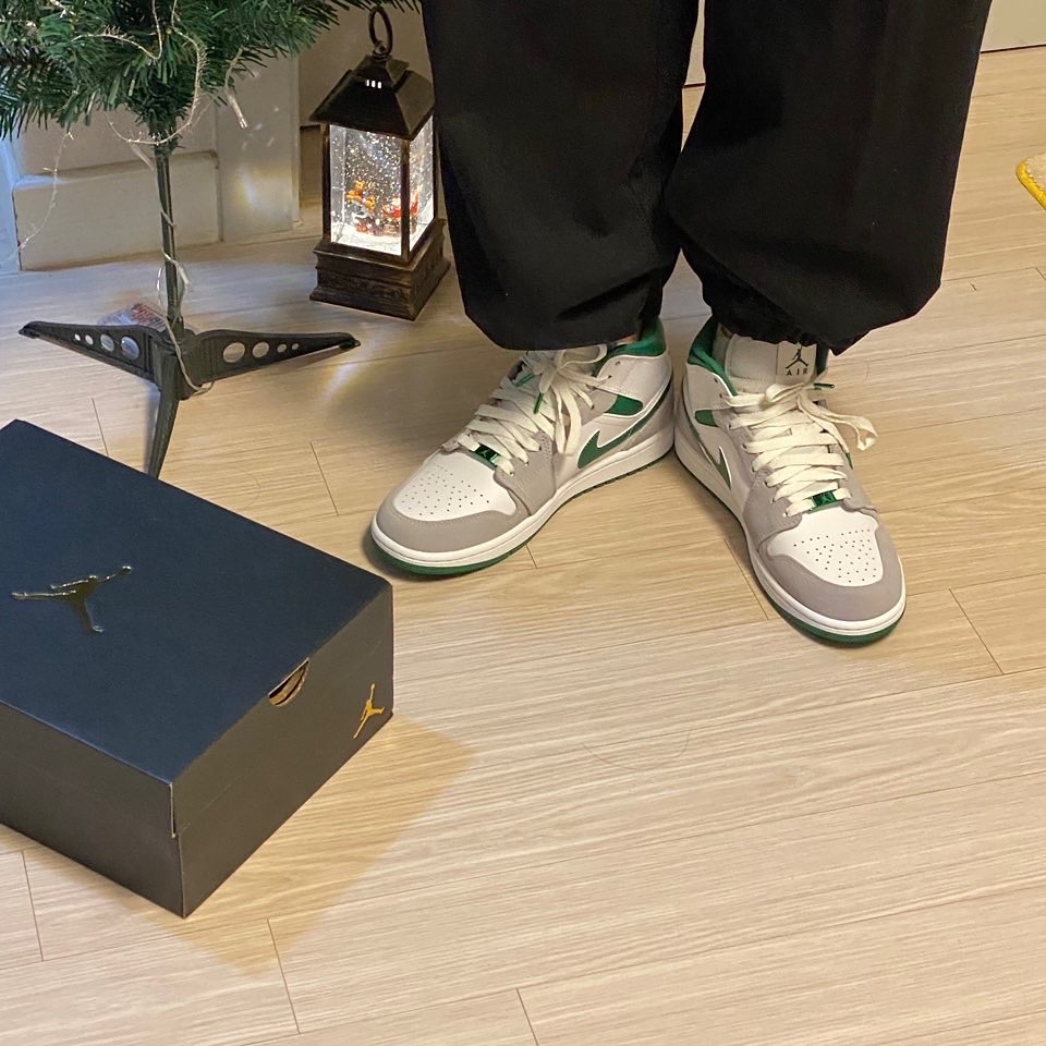 Jordan 1 Mid SE Pine Green Light Smoke Grey 착용 스타일