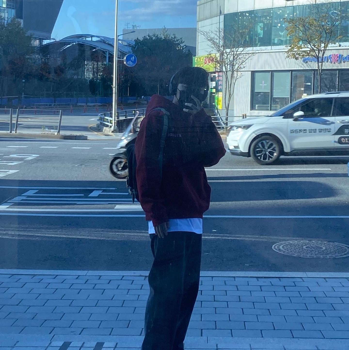IAB Studio Hoodie Raspberry 착용 스타일 - 2