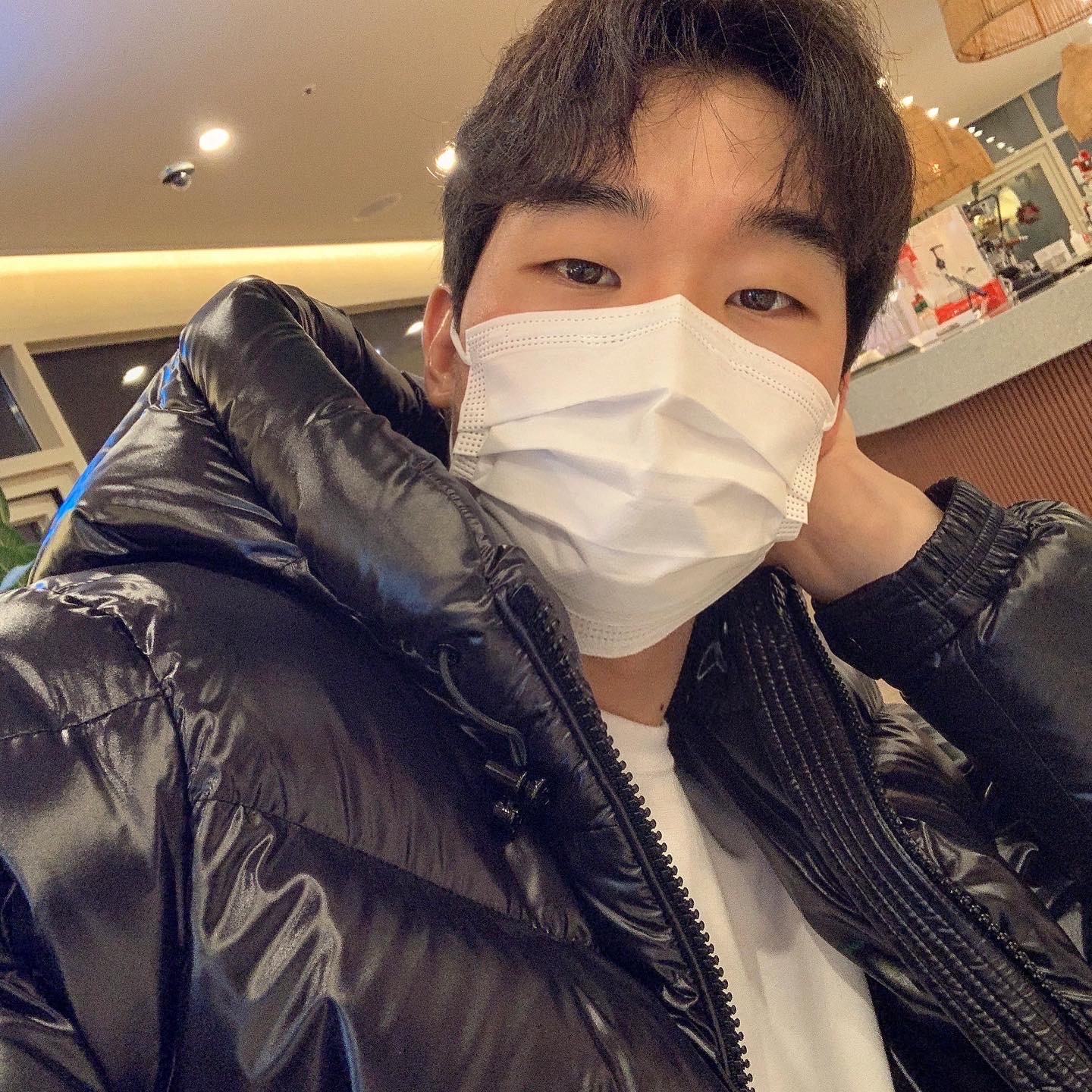 Moncler Ecrins Short Down Jacket Black - 21FW 착용 스타일 - 2