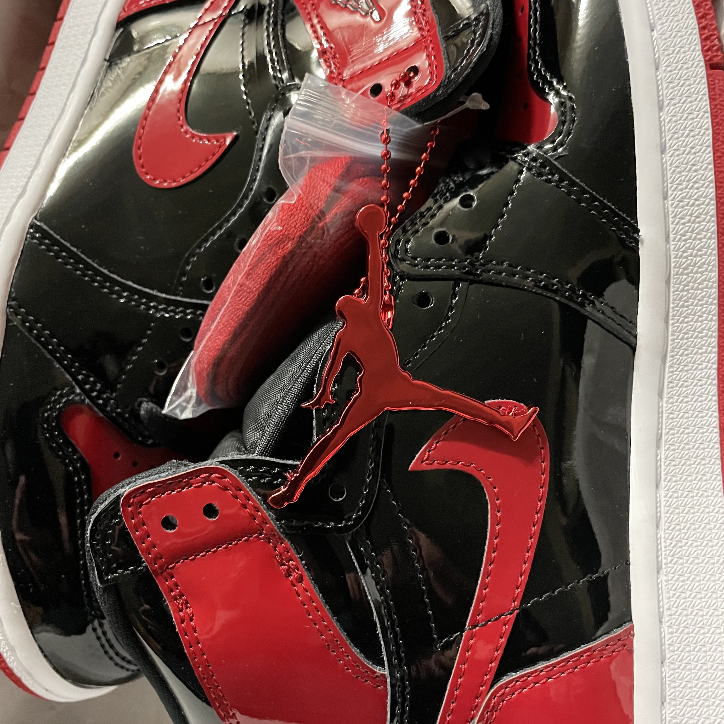 Jordan 1 Retro High OG Patent Bred 착용 스타일 - 3