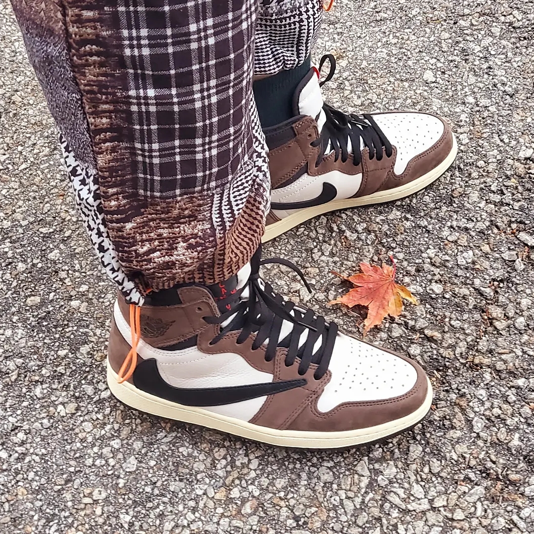 Jordan 1 x Travis Scott x Fragment Retro Low OG SP Military Blue, Jordan 1 x Travis Scott Retro Low OG SP Mocha 착용 스타일 - 4