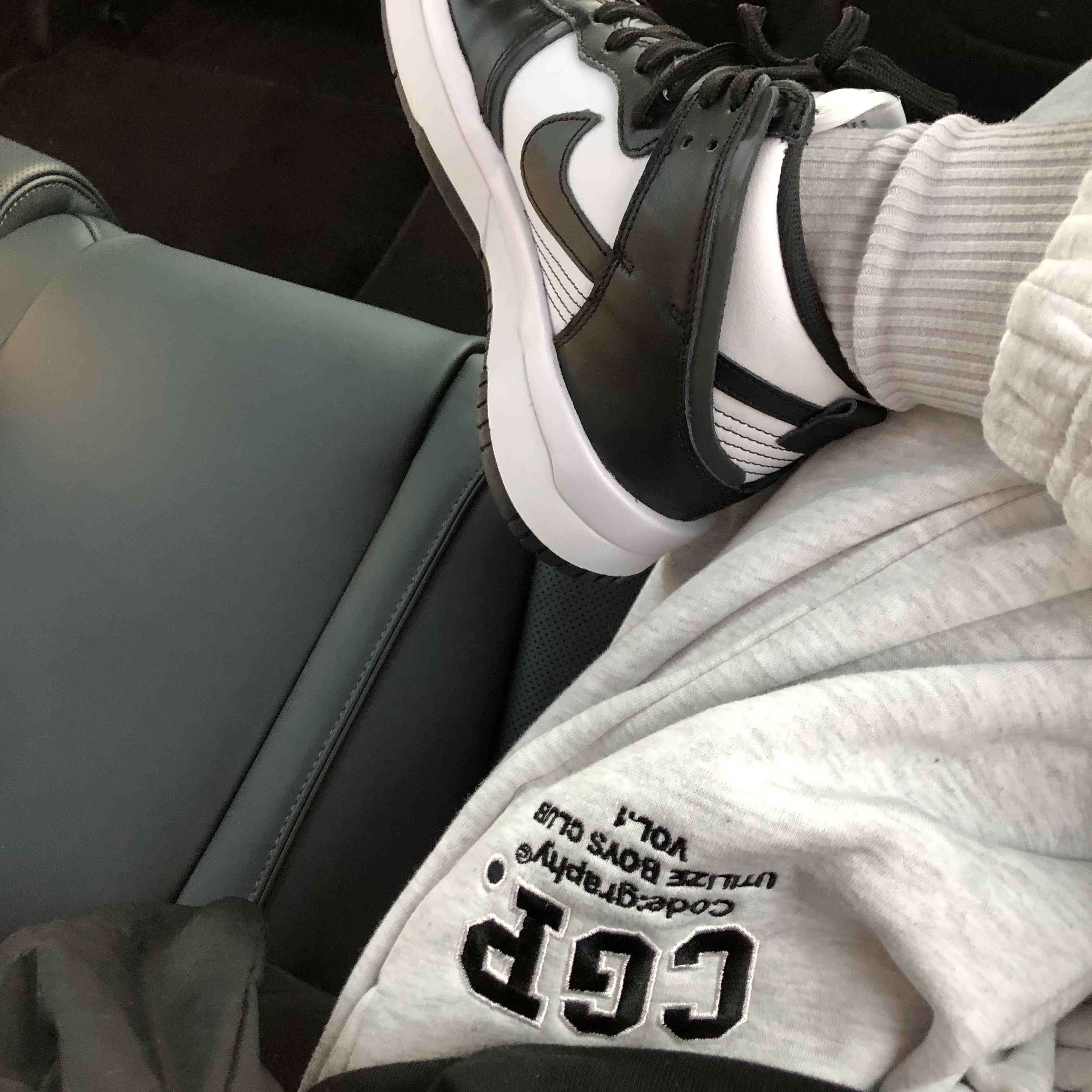 (W) Nike Dunk High Up Black and White 착용 스타일 - 3