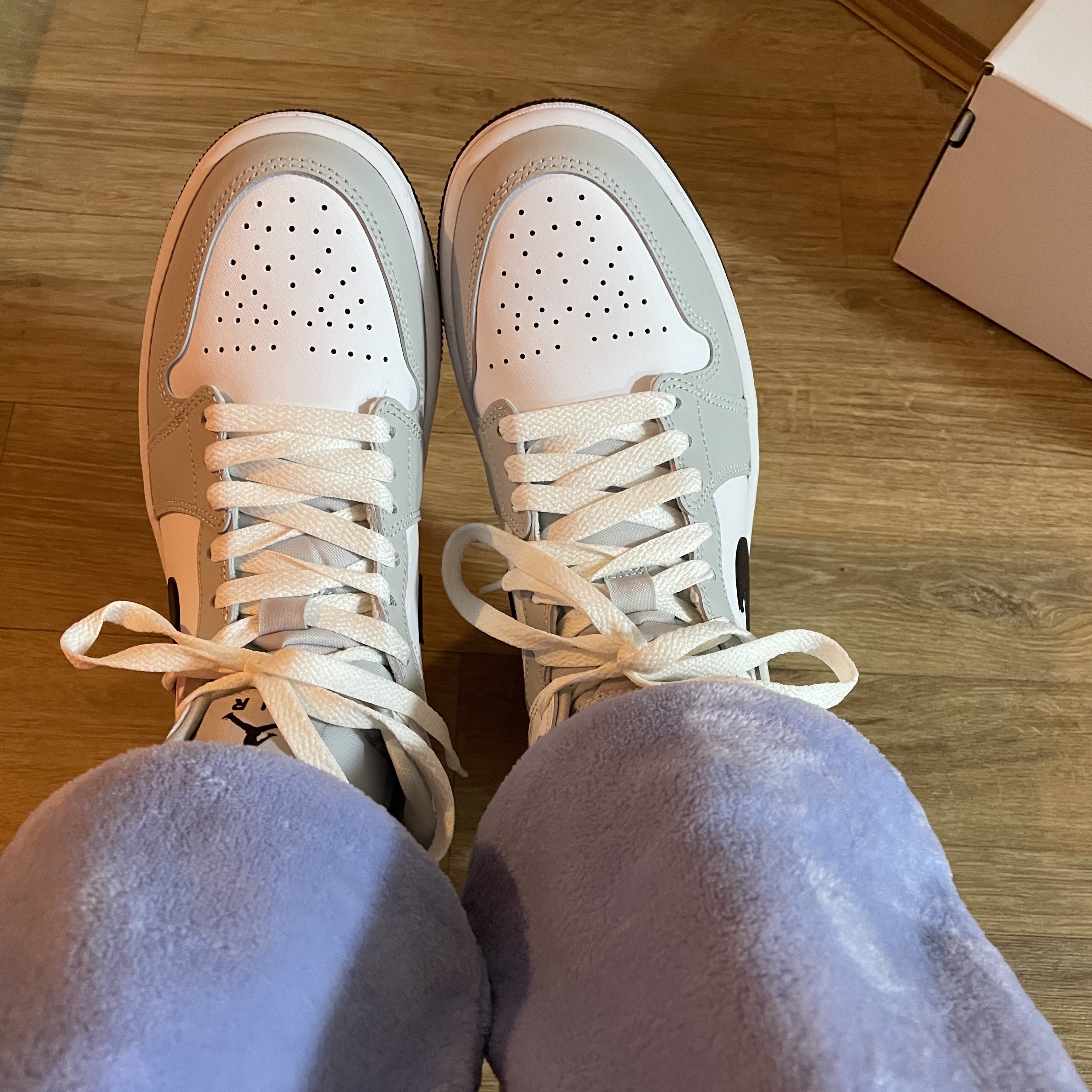 (W) Jordan 1 Mid Grey Fog 착용 스타일 - 5