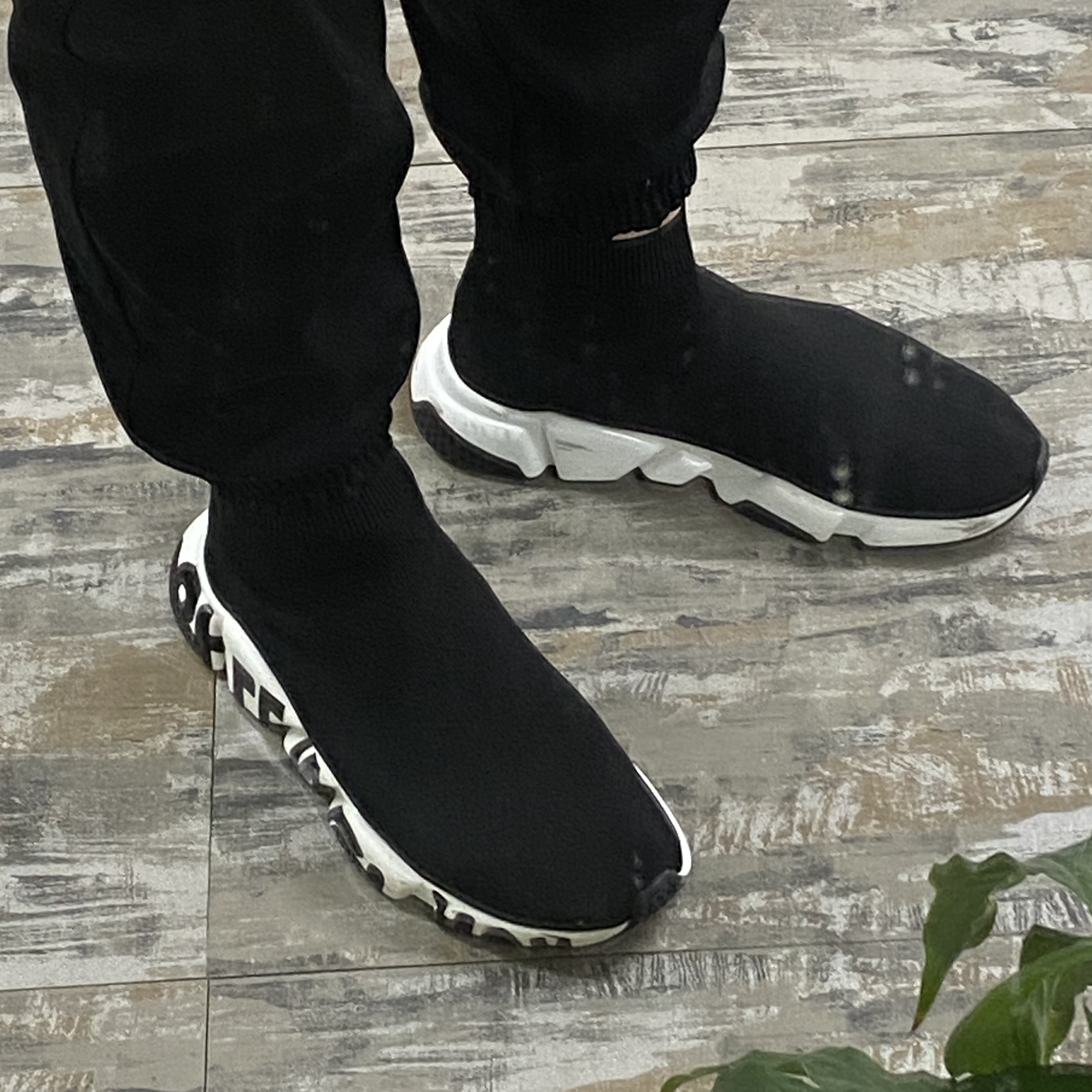 Balenciaga Speed Trainers Graffiti Black White 2020 착용 스타일