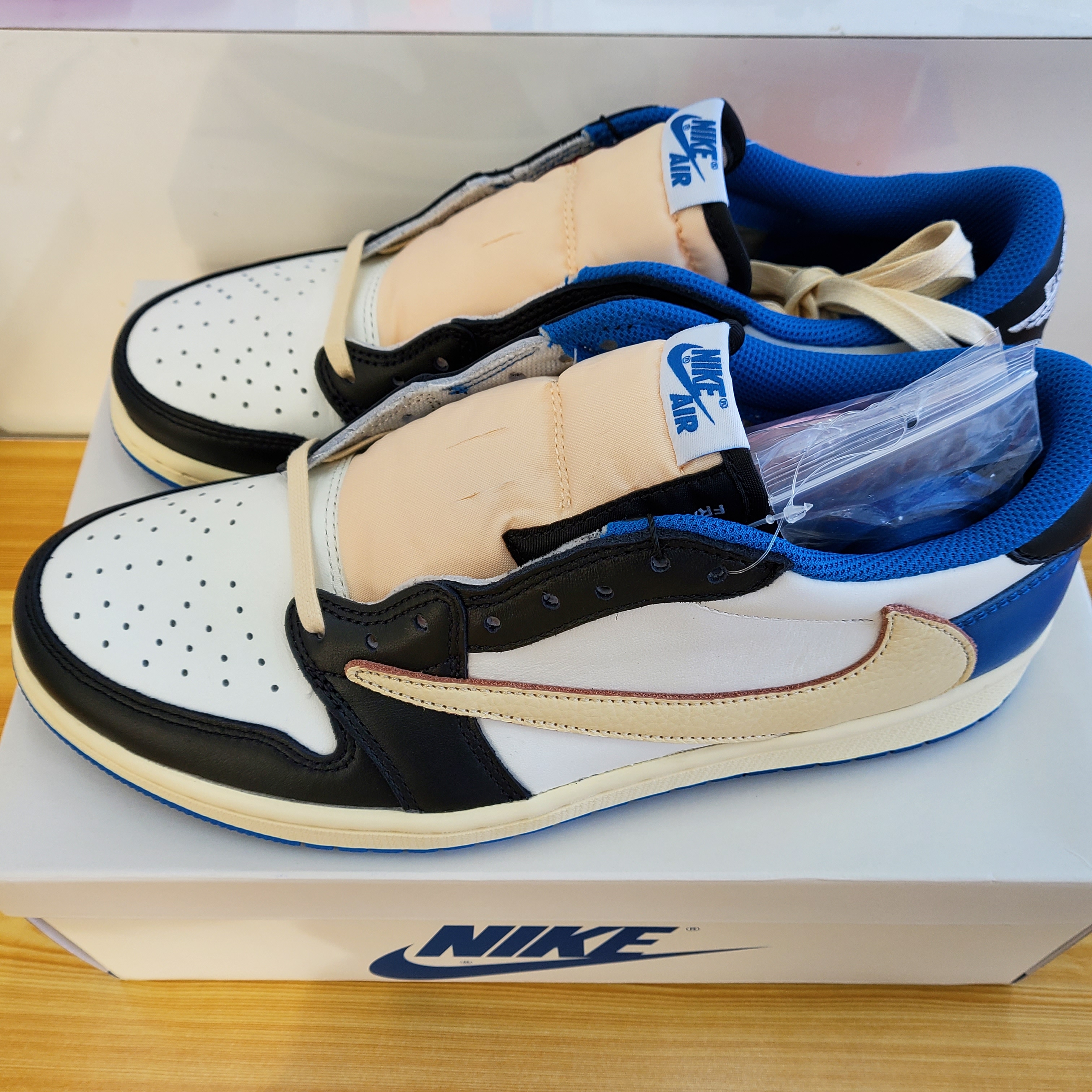 Jordan 1 x Travis Scott x Fragment Retro Low OG SP Military Blue, Jordan 1 Low OG Starfish 착용 스타일 - 1