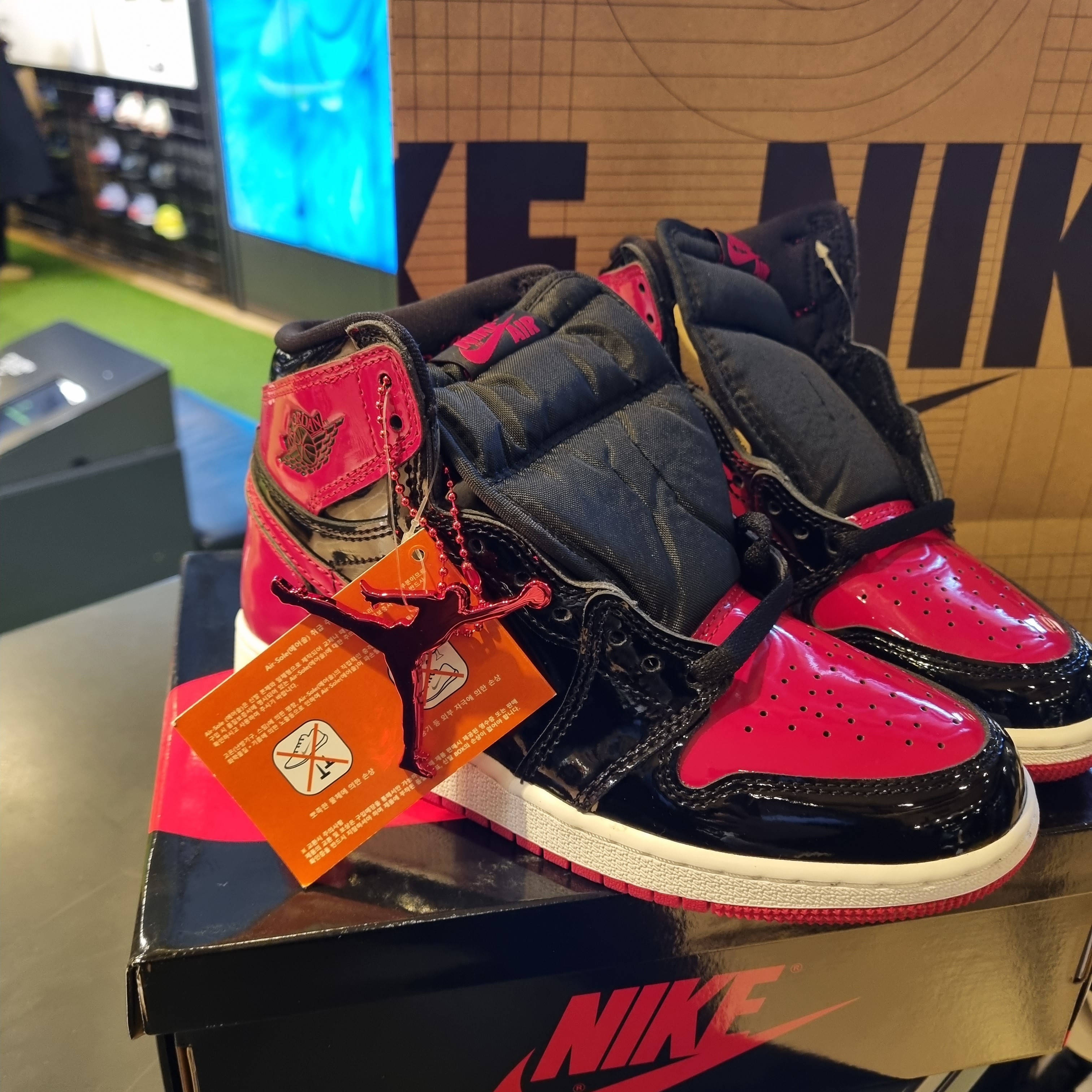 (GS) Jordan 1 Retro High OG Patent Bred 착용 스타일 - 3