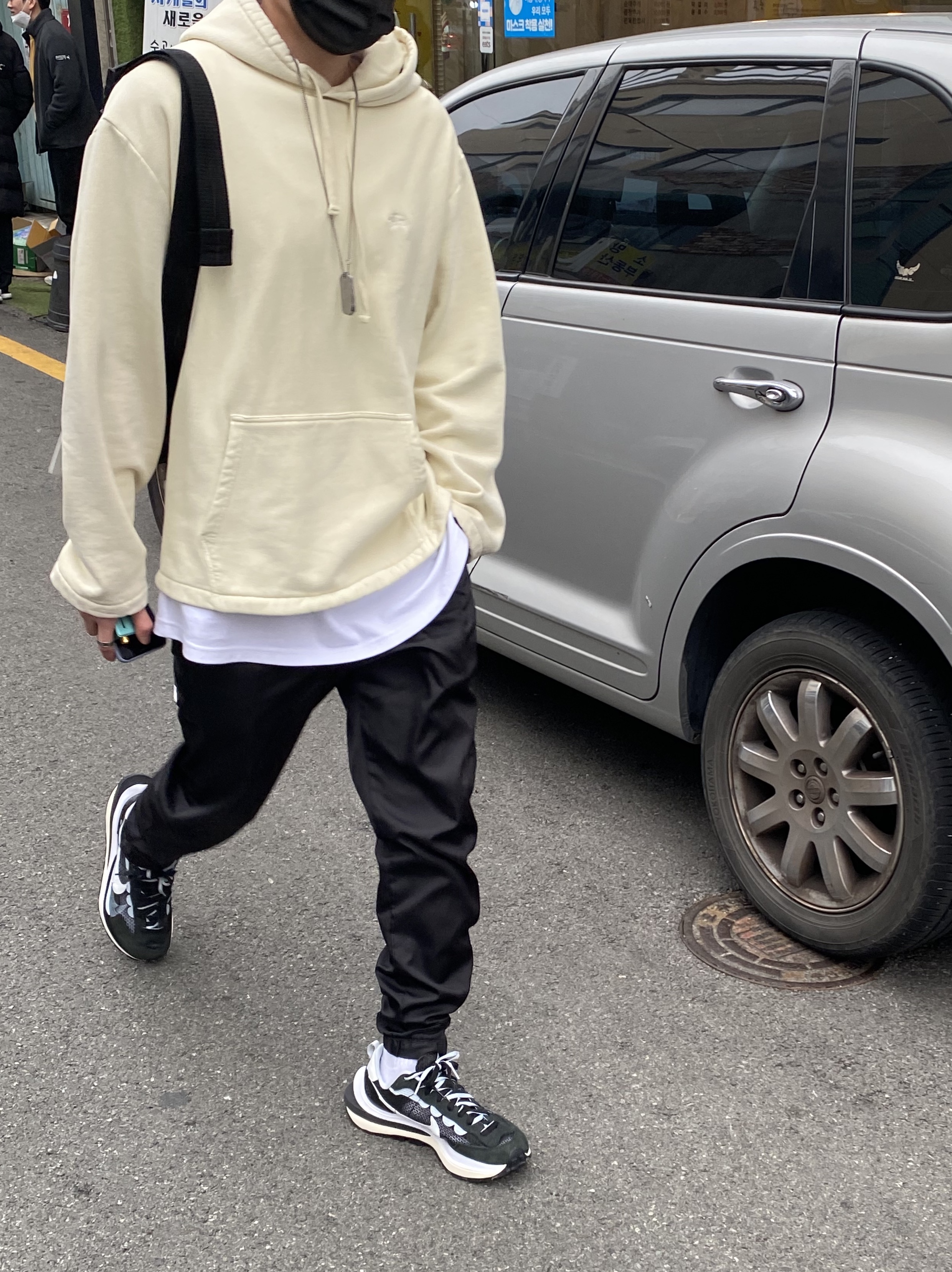 Nike x Sacai VaporWaffle Black White 착용 스타일 - 2