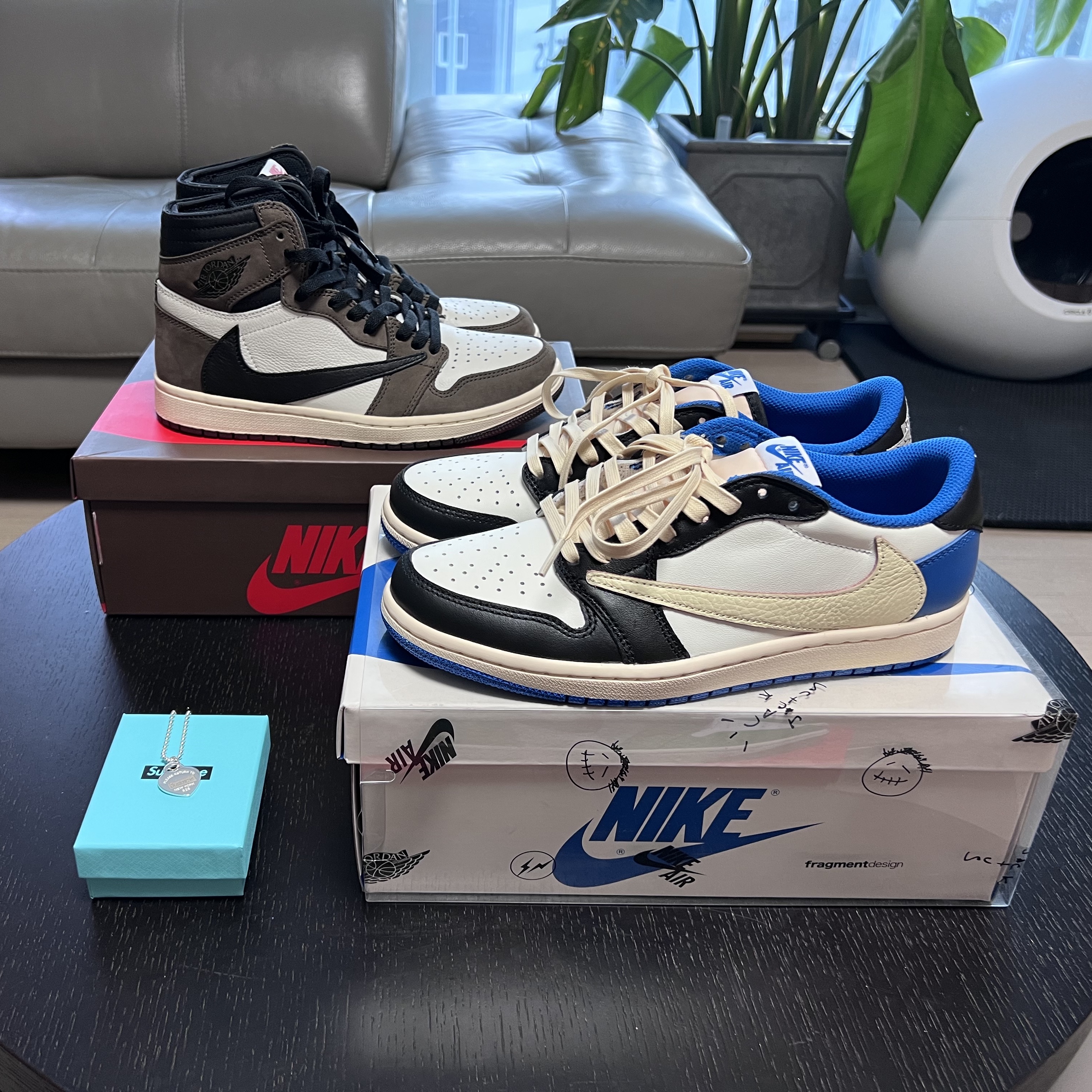 Jordan 1 x Travis Scott x Fragment Retro Low OG SP Military Blue, Jordan 1 x Travis Scott Retro High OG SP Mocha 착용 스타일
