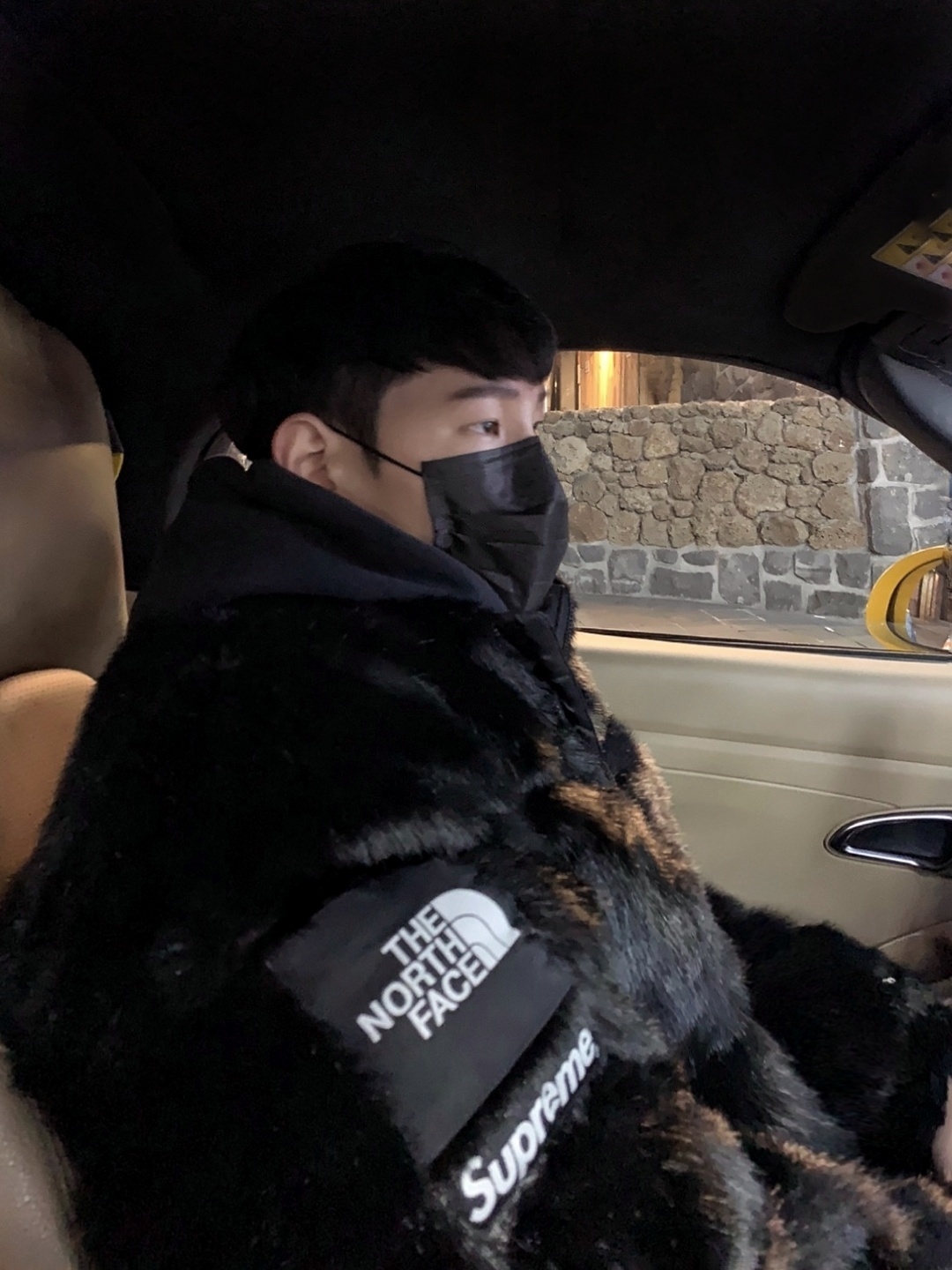 Supreme x The North Face Faux Fur Nuptse Jacket Black - 20FW 착용 스타일 - 1